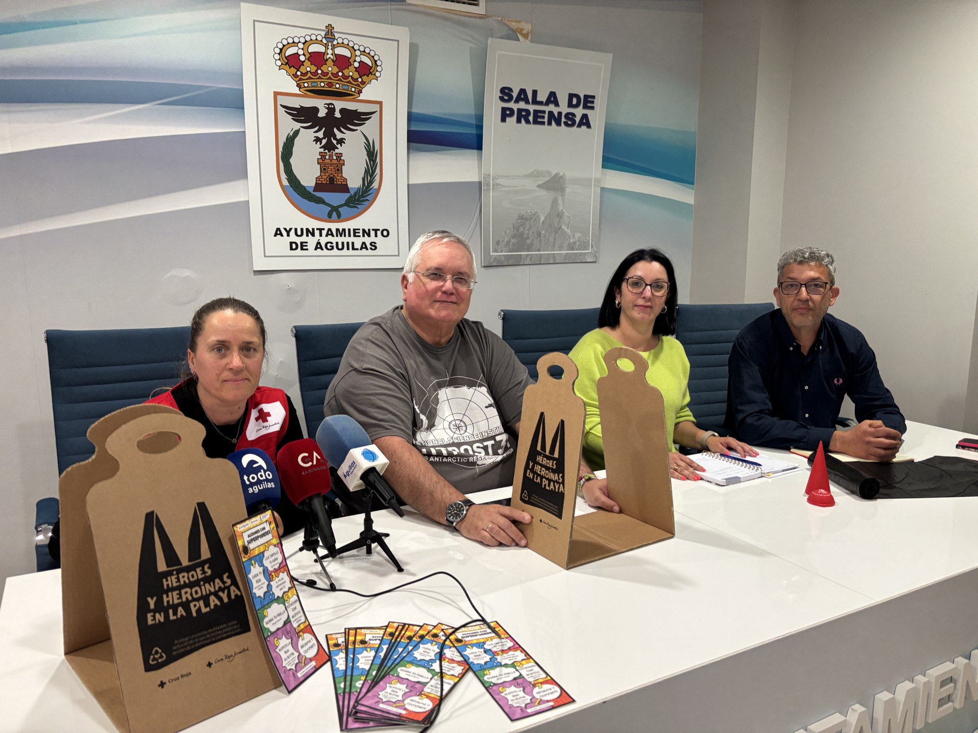 Las playas de la localidad se preparan para la celebración de las Monas