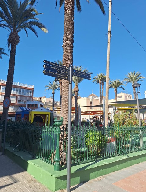 El Ayuntamiento de Águilas estrena nueva señalización urbana y turística para mejorar la movilidad dentro del municipio 