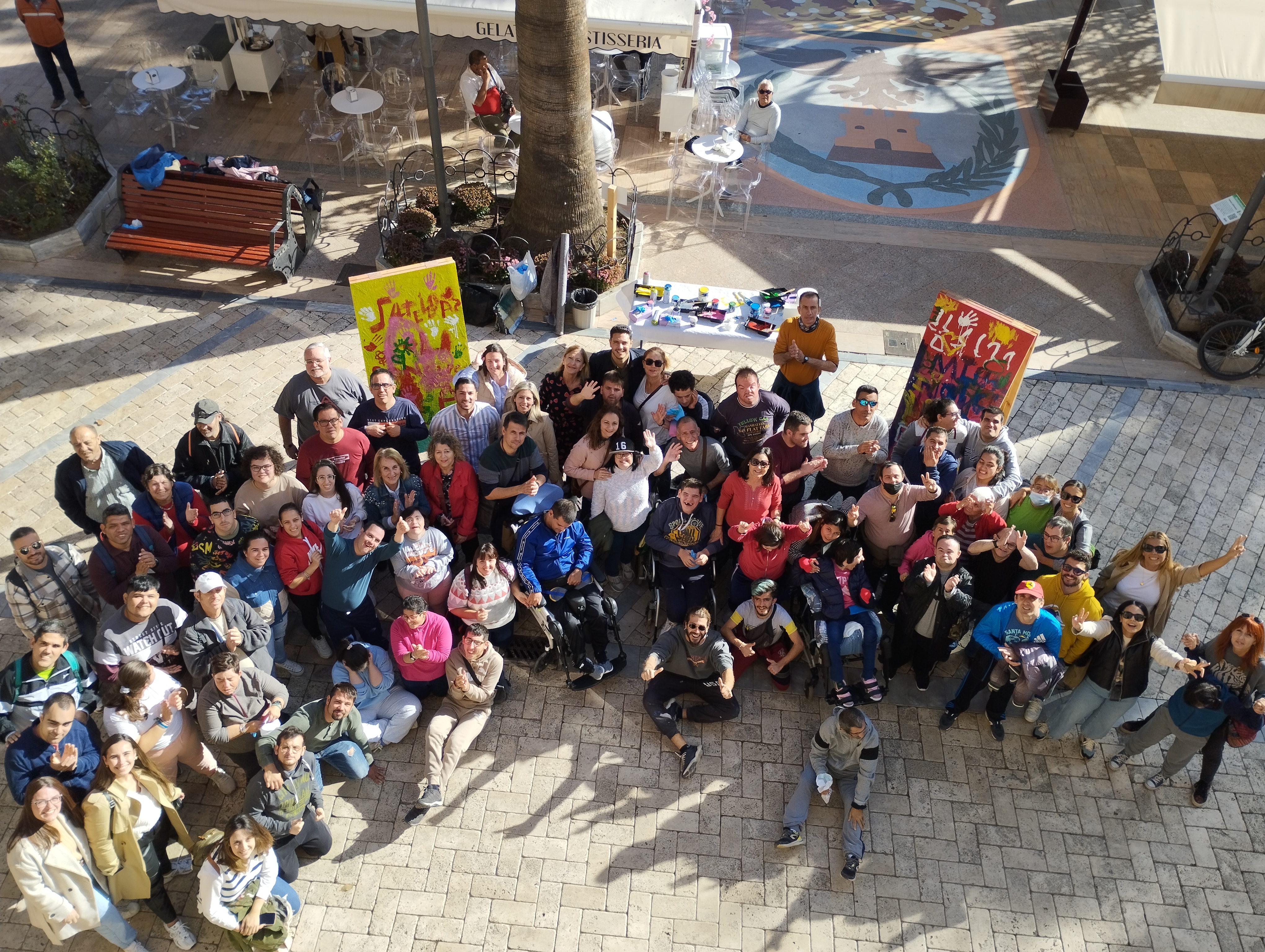 Taller de pintura de la mano de Javier Espinosa con motivo del Día Internacional de las Personas con Discapacidad 