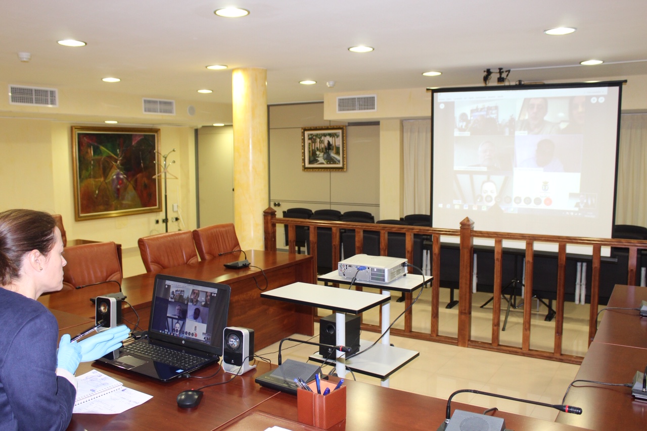 La alcaldesa y el edil de Turismo se reúnen con representantes del sector hotelero de la localidad