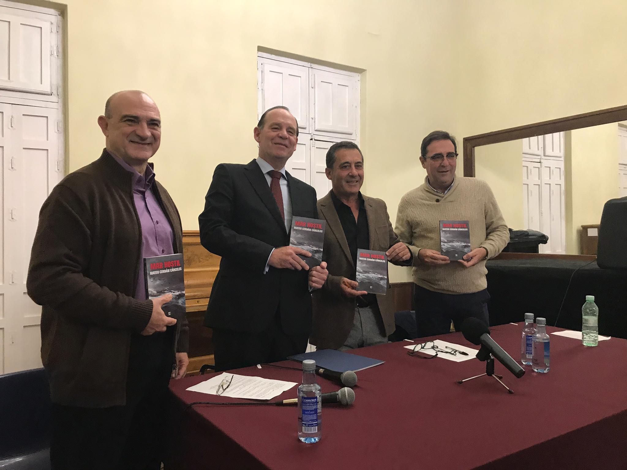 Mateo Cerdán presenta en Águilas “Mar hostil”