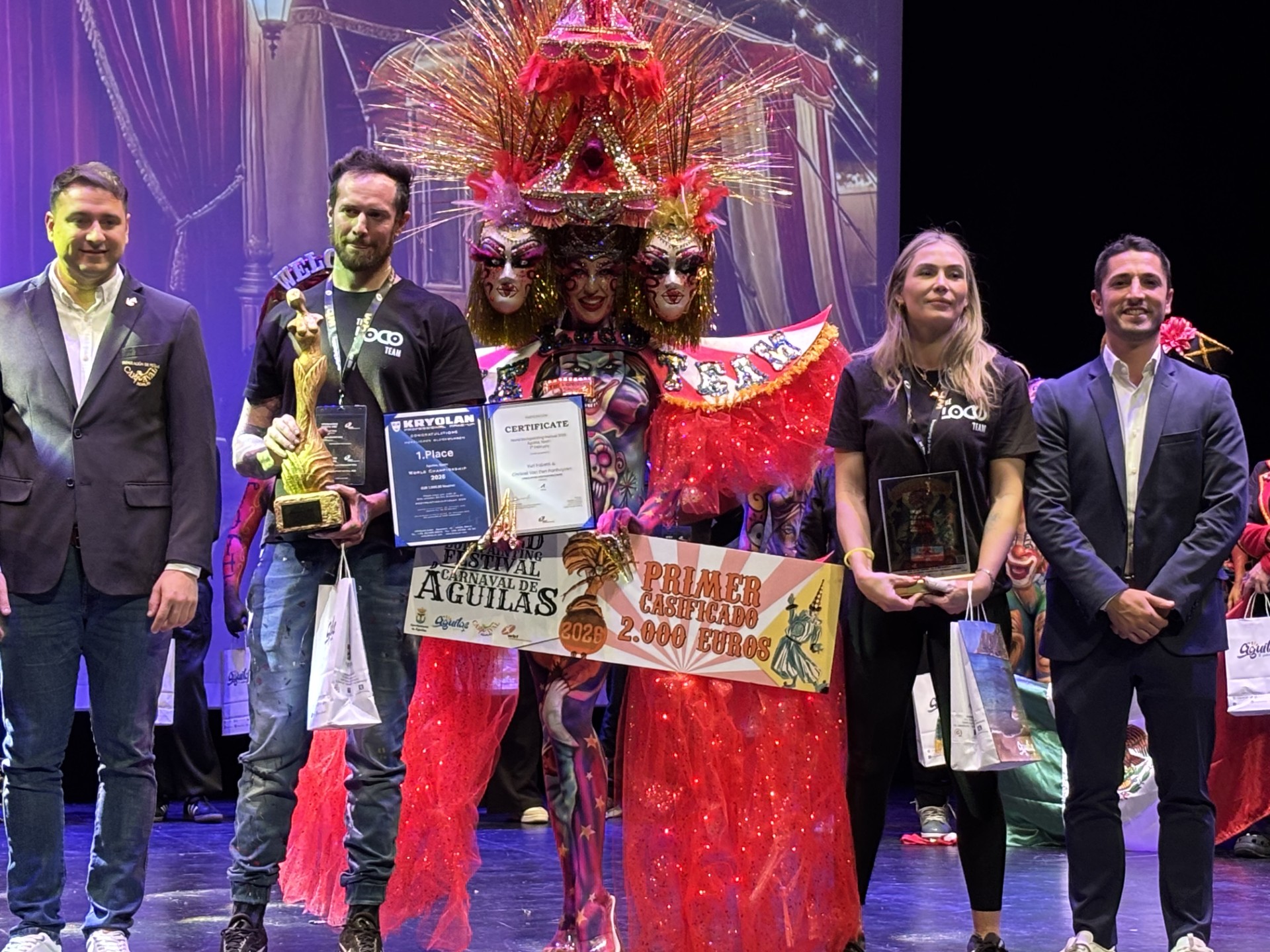 "The loco team show" de Yuri Falzetti y la aguileña Christel Van Den ganadora del World Bodypainting Festival 