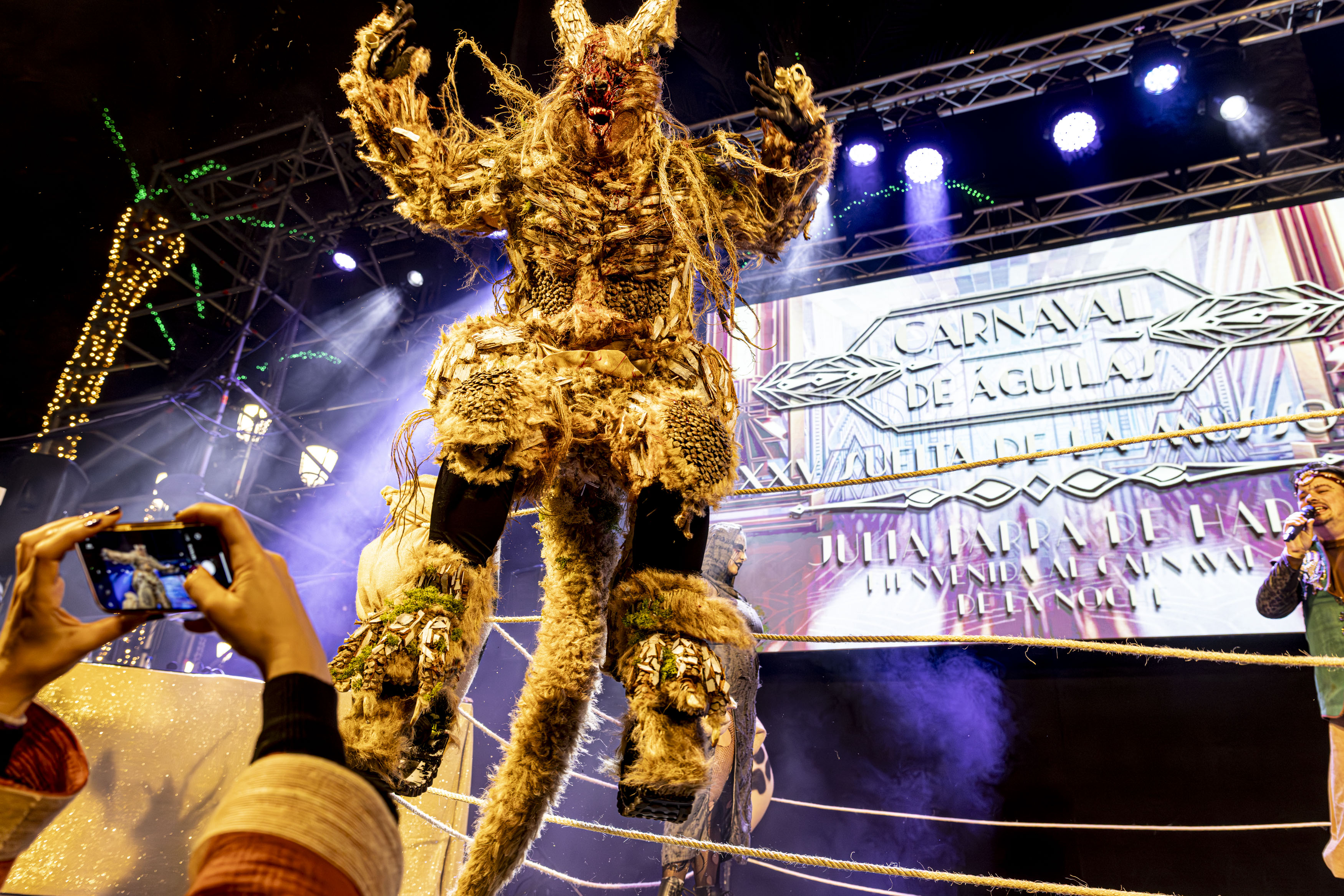 Julia Parra se transforma en un canguro en la Suelta de la Mussona