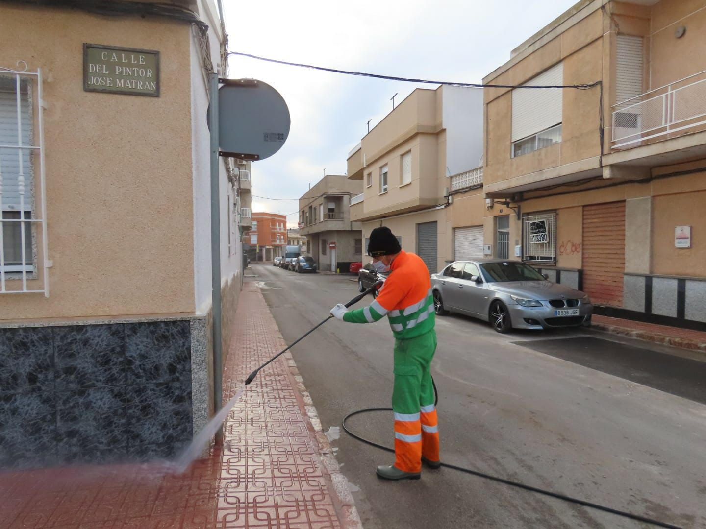 El Ayuntamiento lleva a cabo una actuación de limpieza en profundidad en Las Majadas