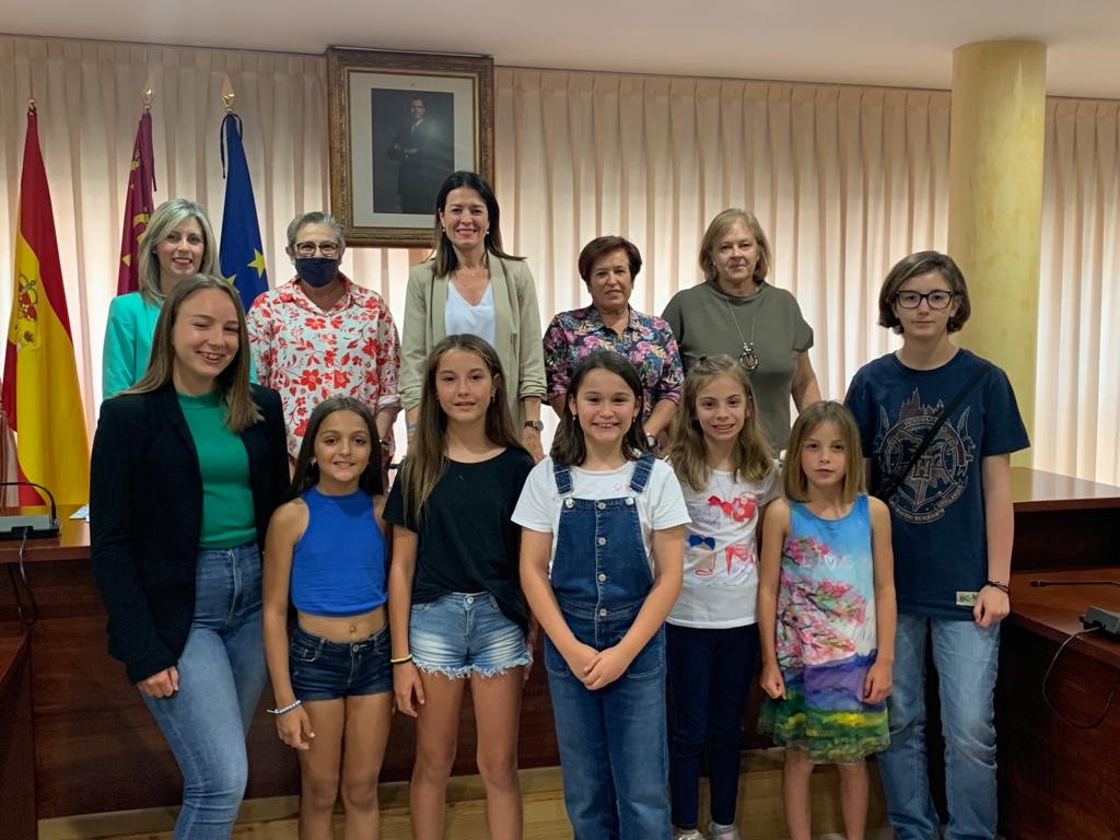 Los ganadores de los concursos escolares del Día del Libro recogen sus premios