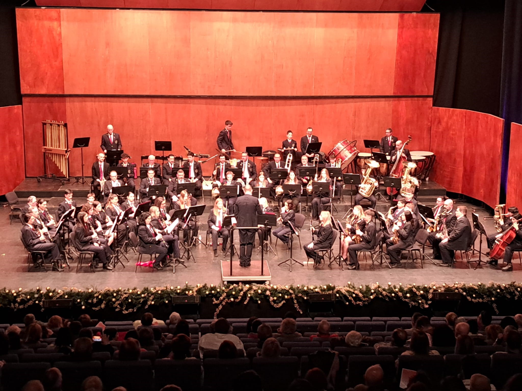 El Patronato Musical pone al público en pie en su concierto de Navidad
