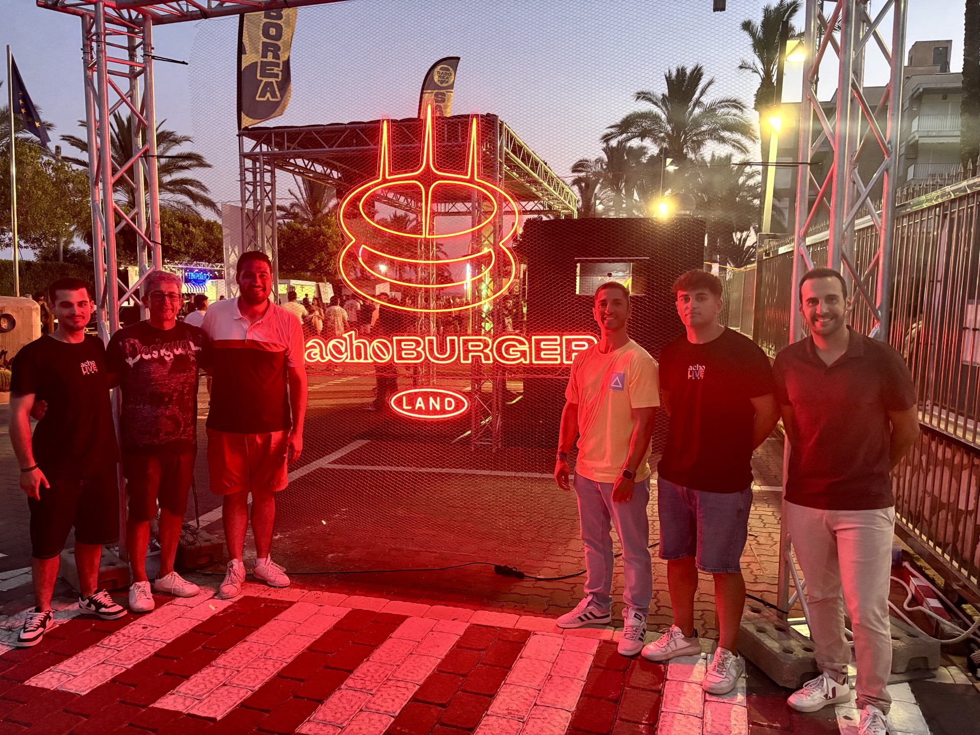 “Acho Burger Land” abre sus puertas en Águilas