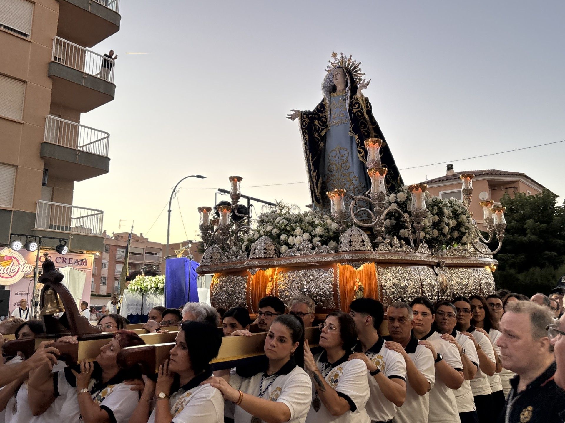 La patrona de Águilas, Nuestra Señora de los Dolores, visita el barrio de Las Yucas con motivo de su festividad