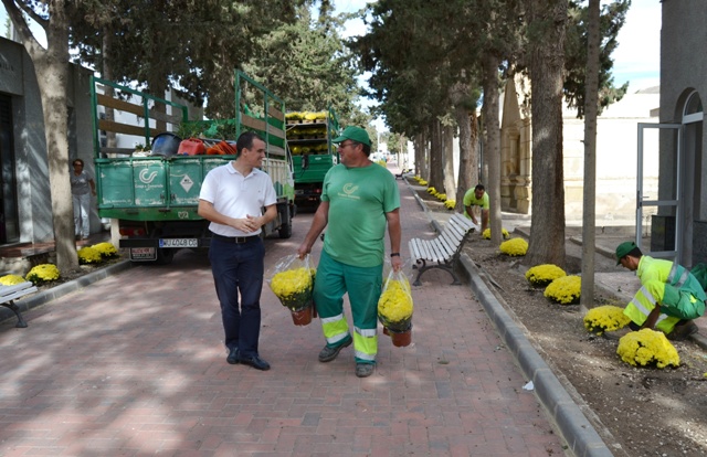El camposanto municipal se prepara para recibir a los aguileños en el día de los Santos 