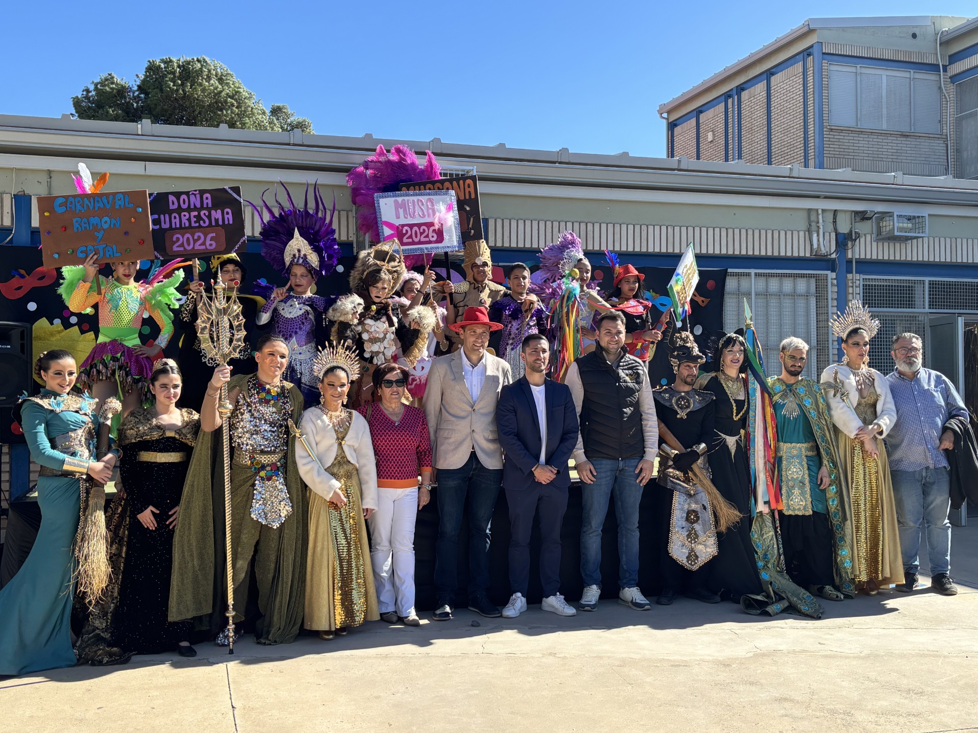 Los personajes de Carnaval visitan el colegio Ramón y Cajal