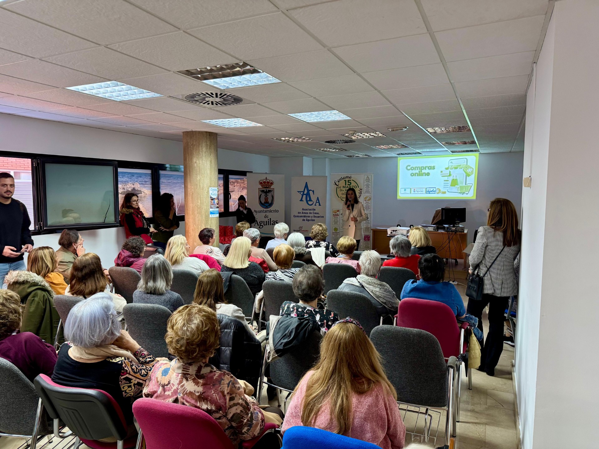La Asociación de Amas de Casa celebra su tradicional Concursos de Pasteles