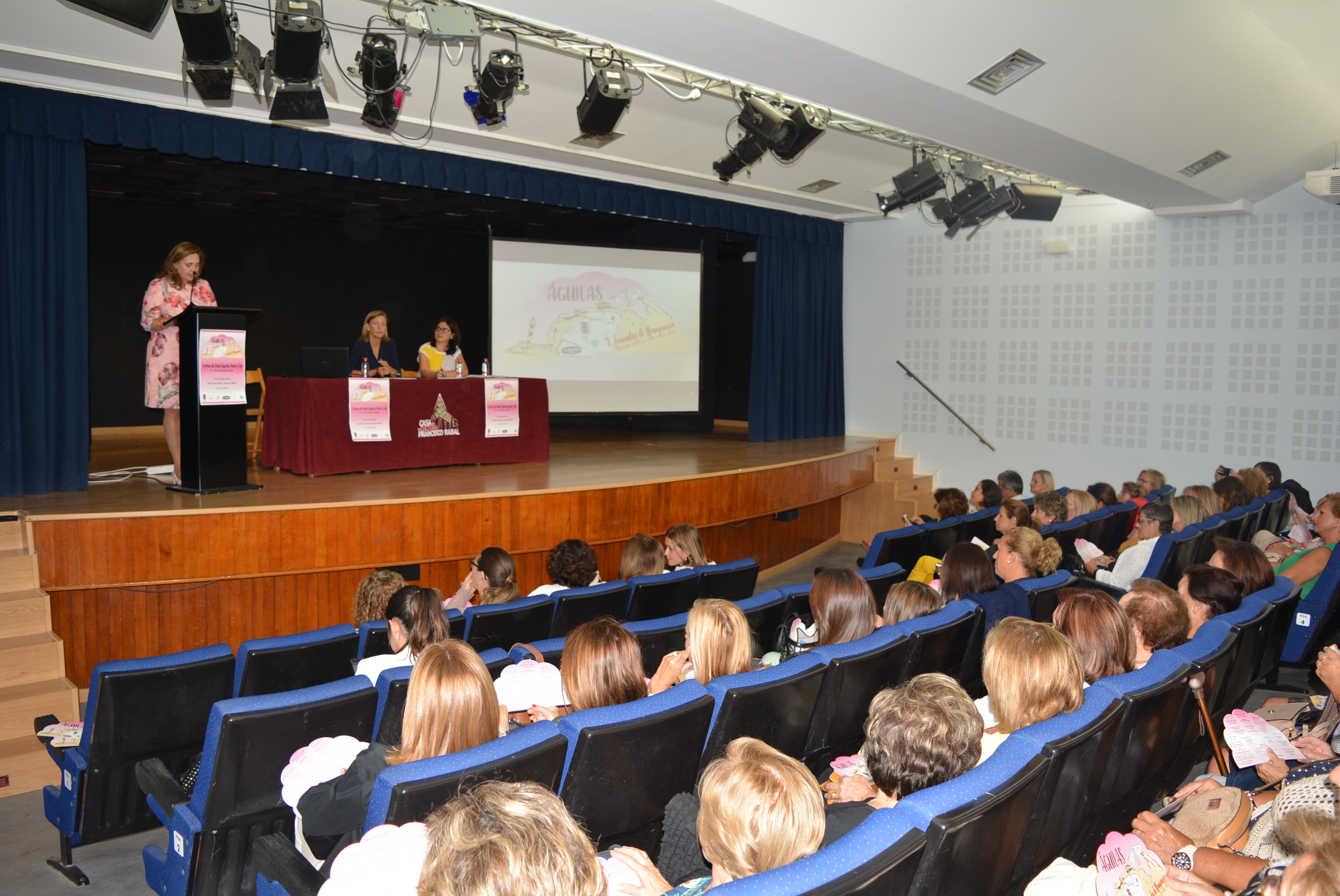 Las I Jornadas de Menopausia logran llenar la Casa de Cultura en su jornada inaugural