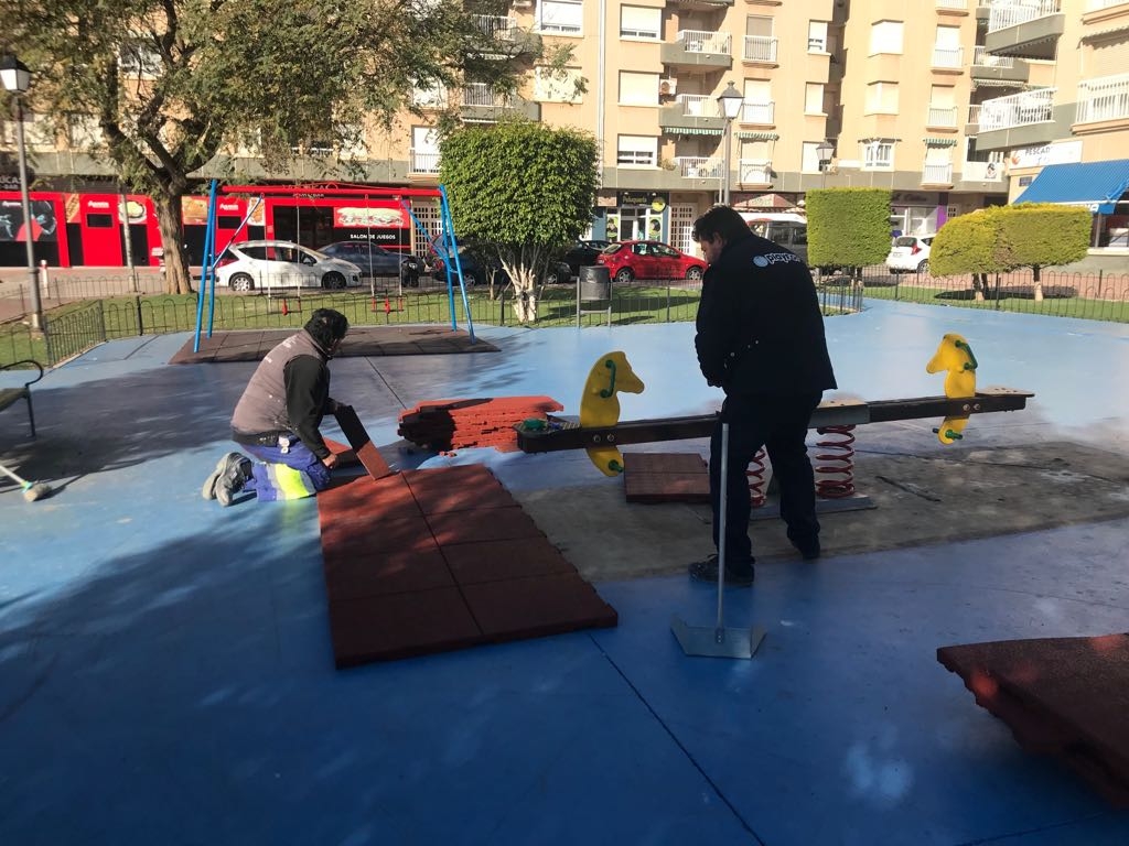 Comienzan los trabajos de mejora de los parques infantiles de Gutiérrez Mellado y La Loma II