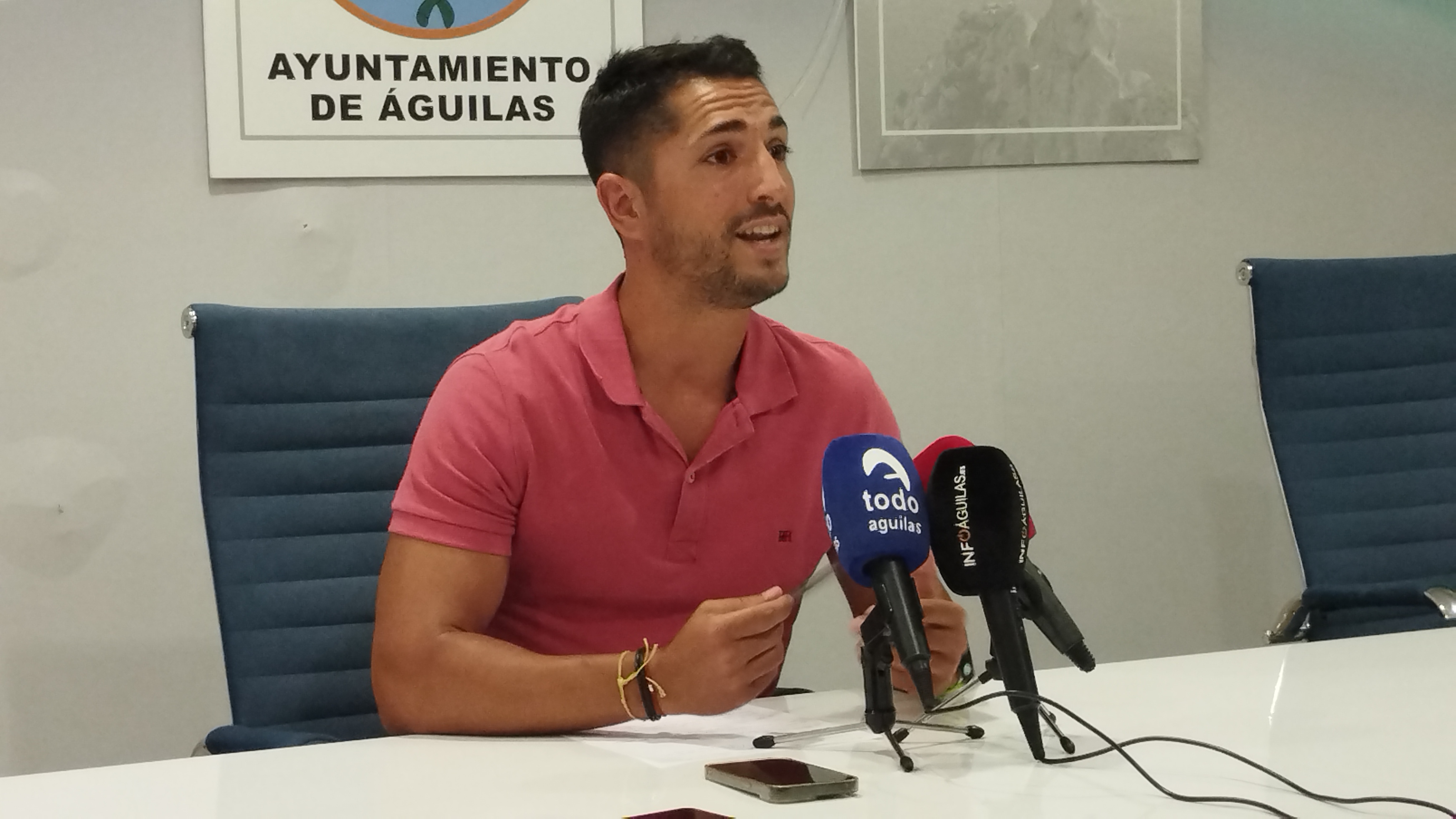 El edil de Deportes asegura que “no es cierto que se vaya a suspender el transporte para los equipos ya federados”