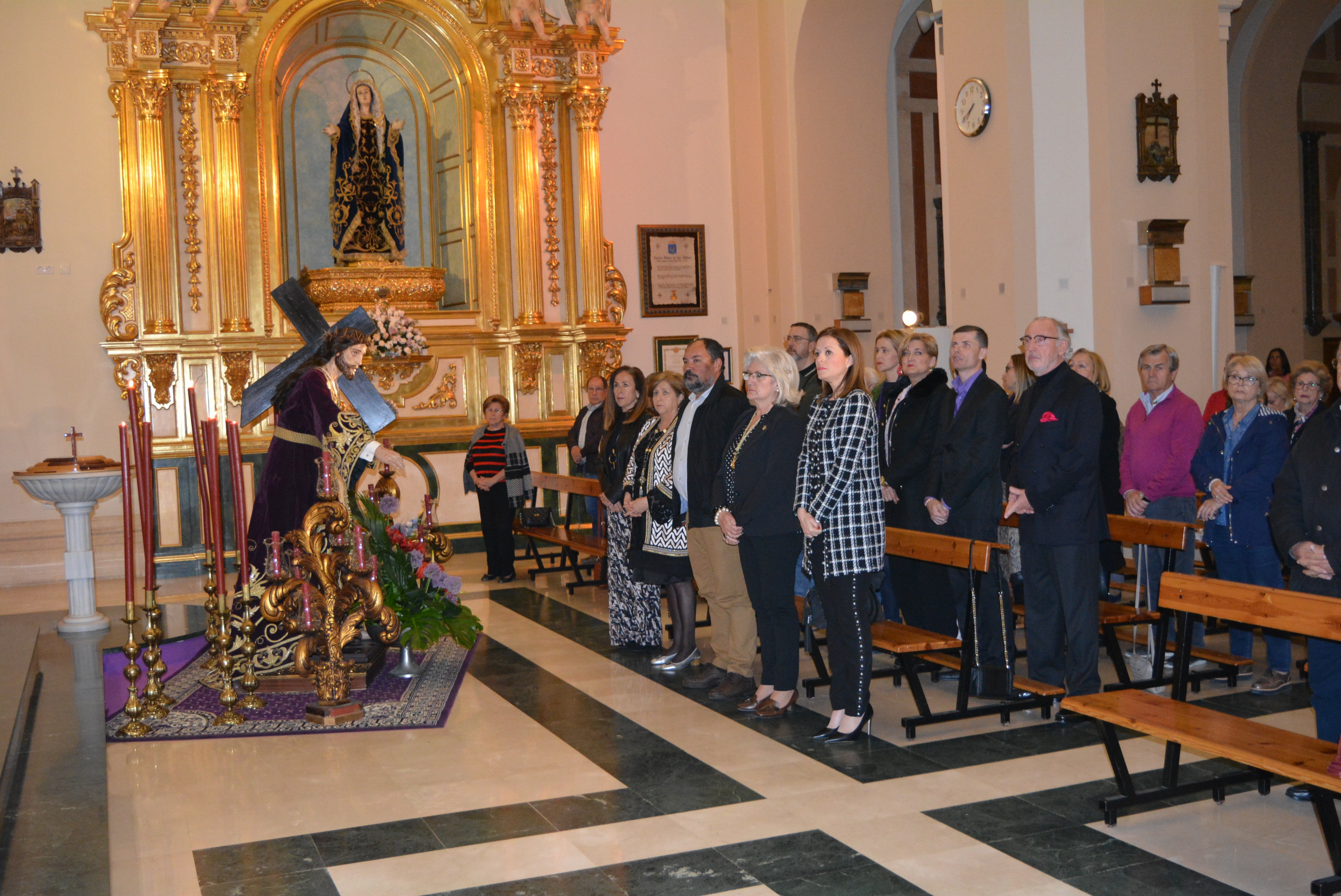 El Paso Morado celebra el tradicional besamanos al Nazareno