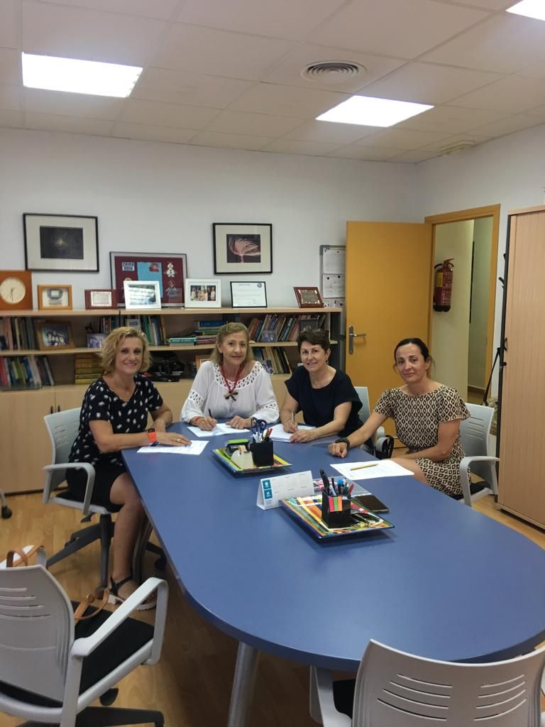 La edil de Servicios Sociales mantiene un encuentro de trabajo con los profesionales del Centro de Atención Temprana