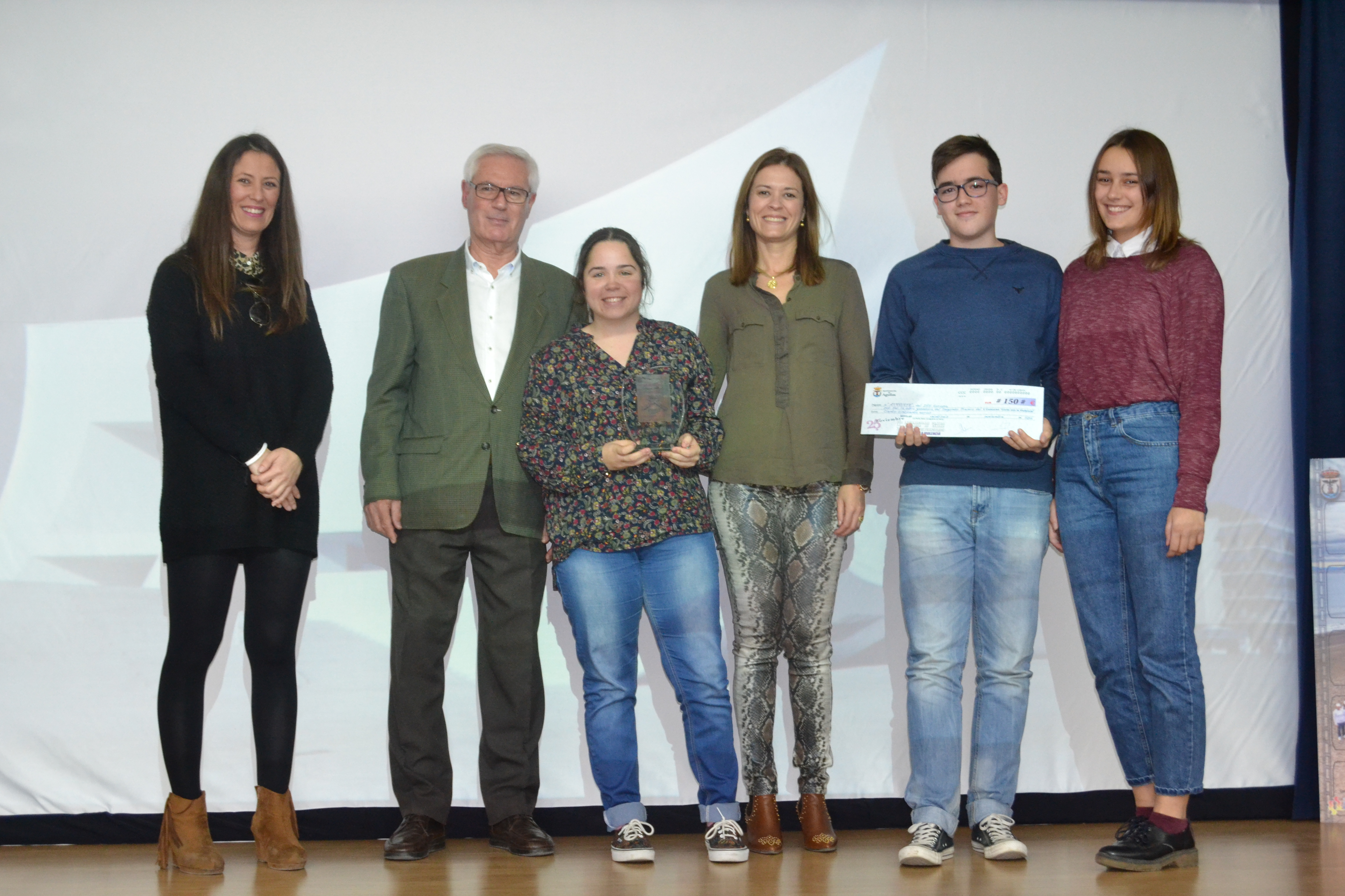 El IES Europa se convierte en el gran triunfador del certamen Corto con la violencia