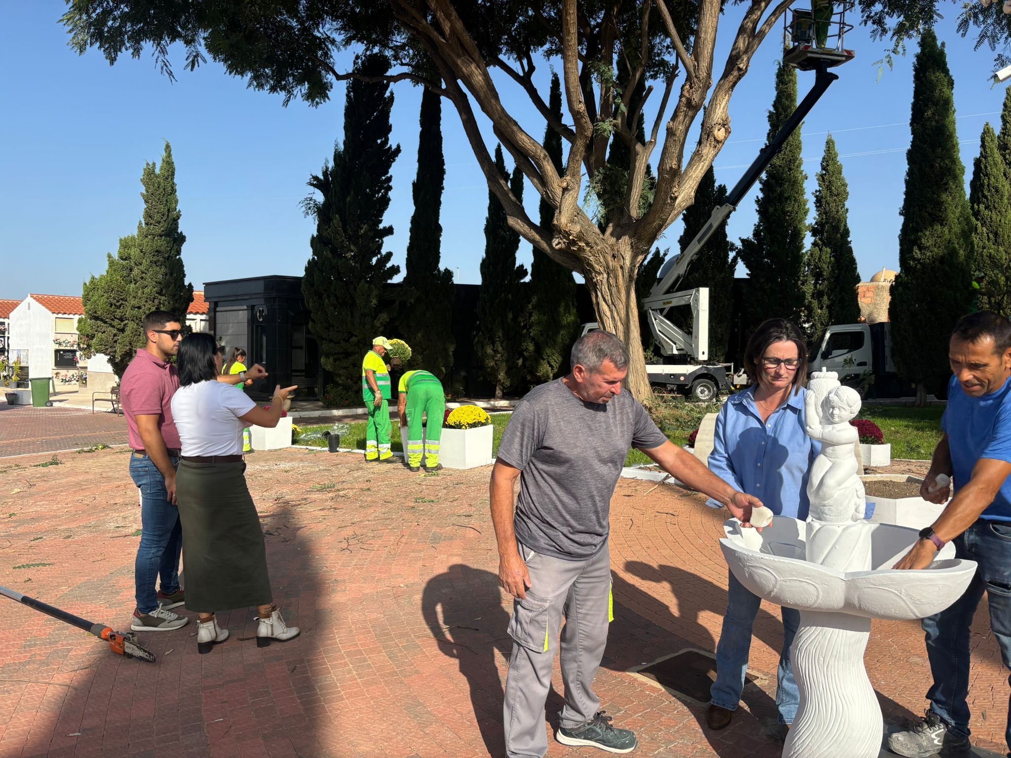 El Ayuntamiento ultima los trabajos de puesta a punto del cementerio de cara a la celebración del Día de Todos los Santos