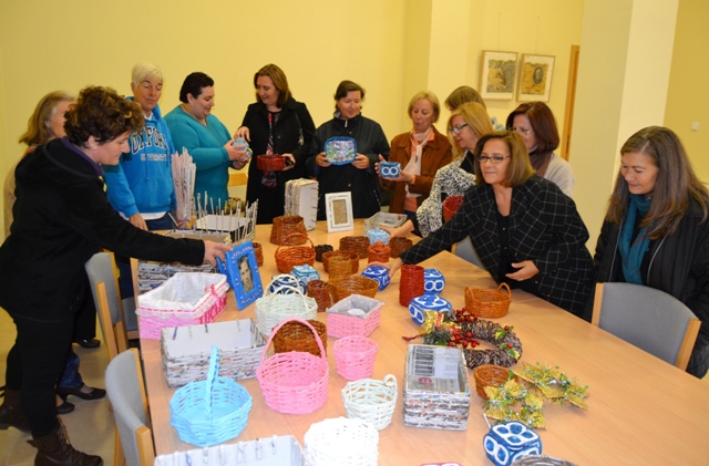 Una veintena de mujeres aguileñas concluyen con éxito un taller de expresión artística  