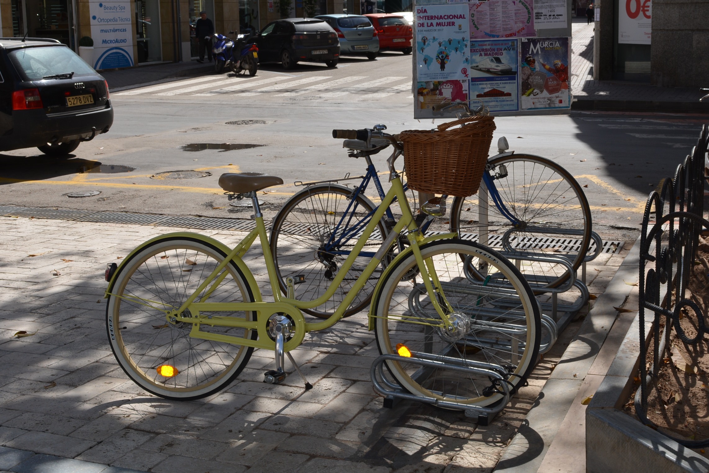 Águilas duplica el número de aparcamientos para bicis en el último año