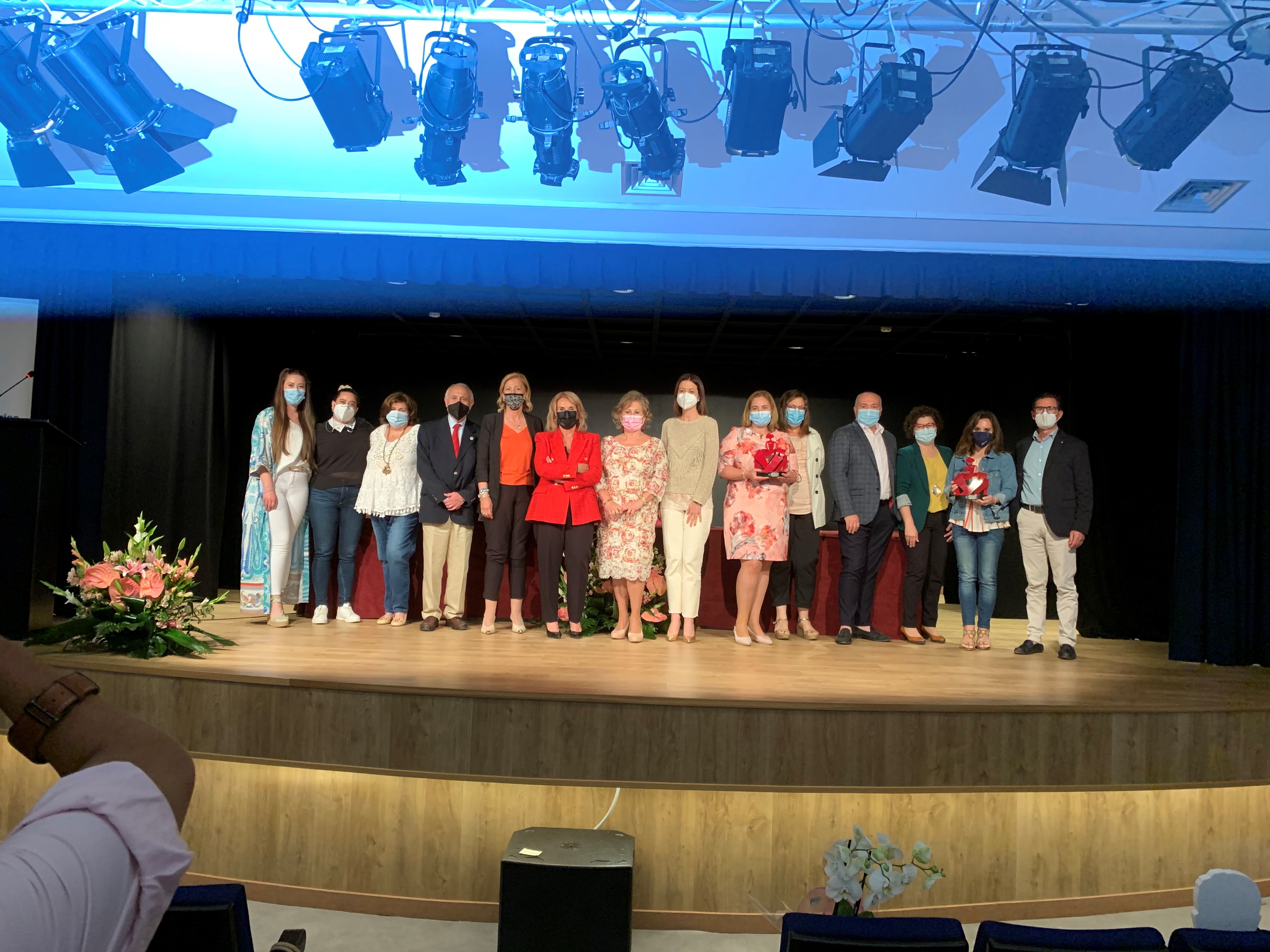 La Asociación de Amas de Casa rinde homenaje a los enfermeros aguileños