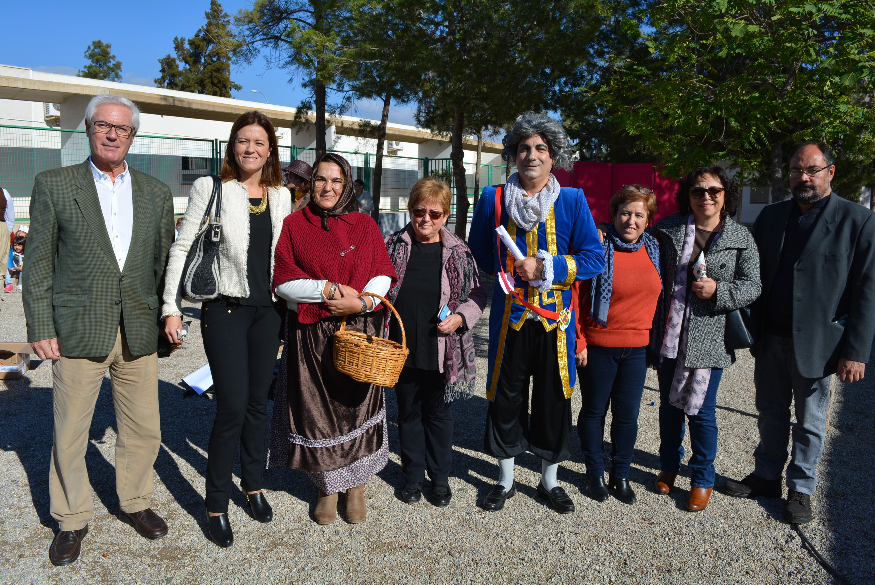 El conde de Floridablanca visita el colegio de Las Lomas con motivo de su castañada