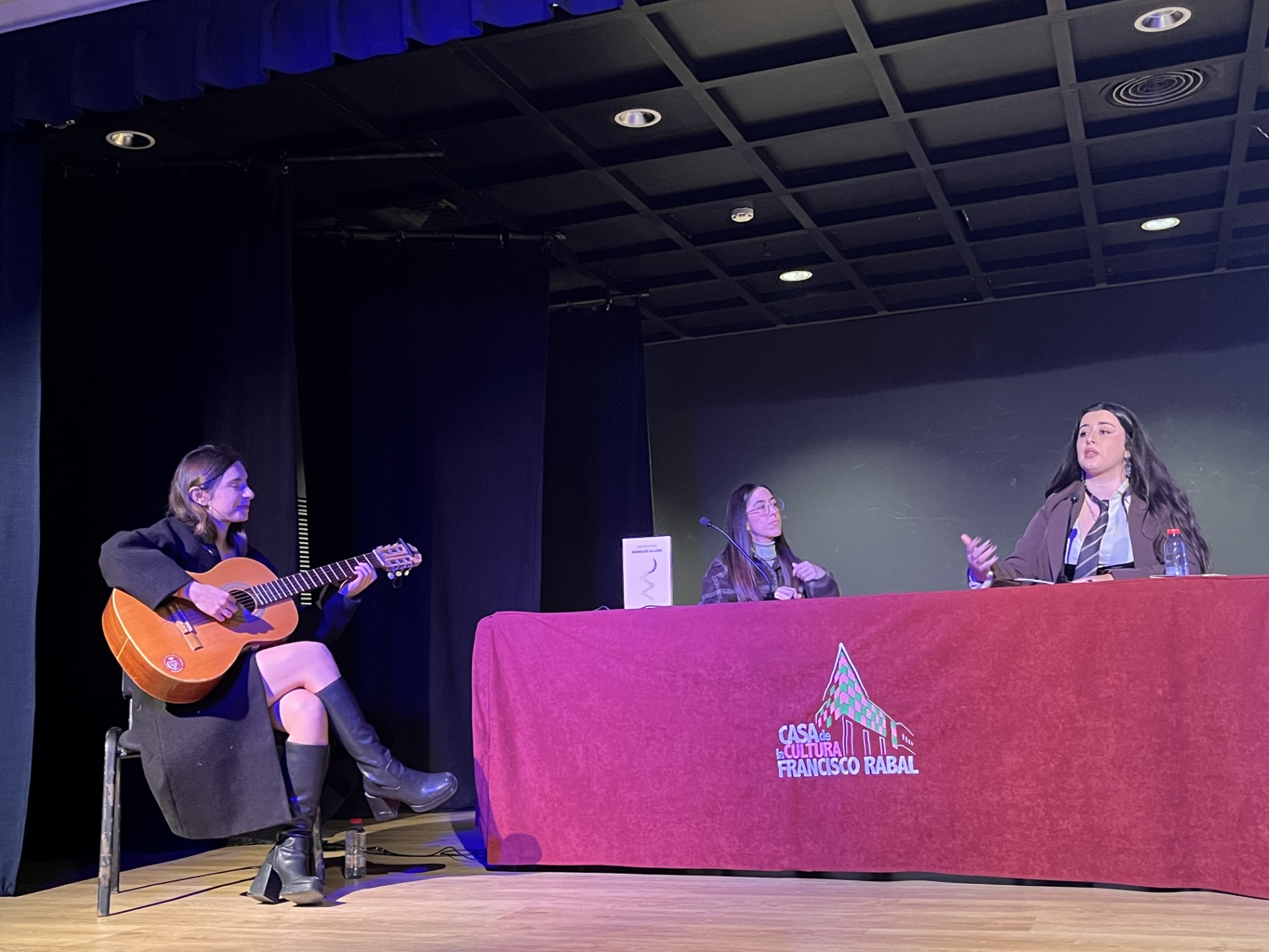 María Soto Méndez presenta el poemario “Nanas de la luna”