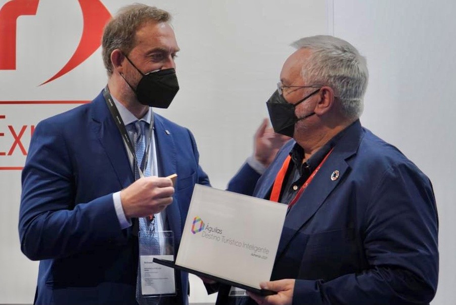 Águilas recibe en Fitur el distintivo Destino Turístico Inteligente junto a otros trece municipios de toda España