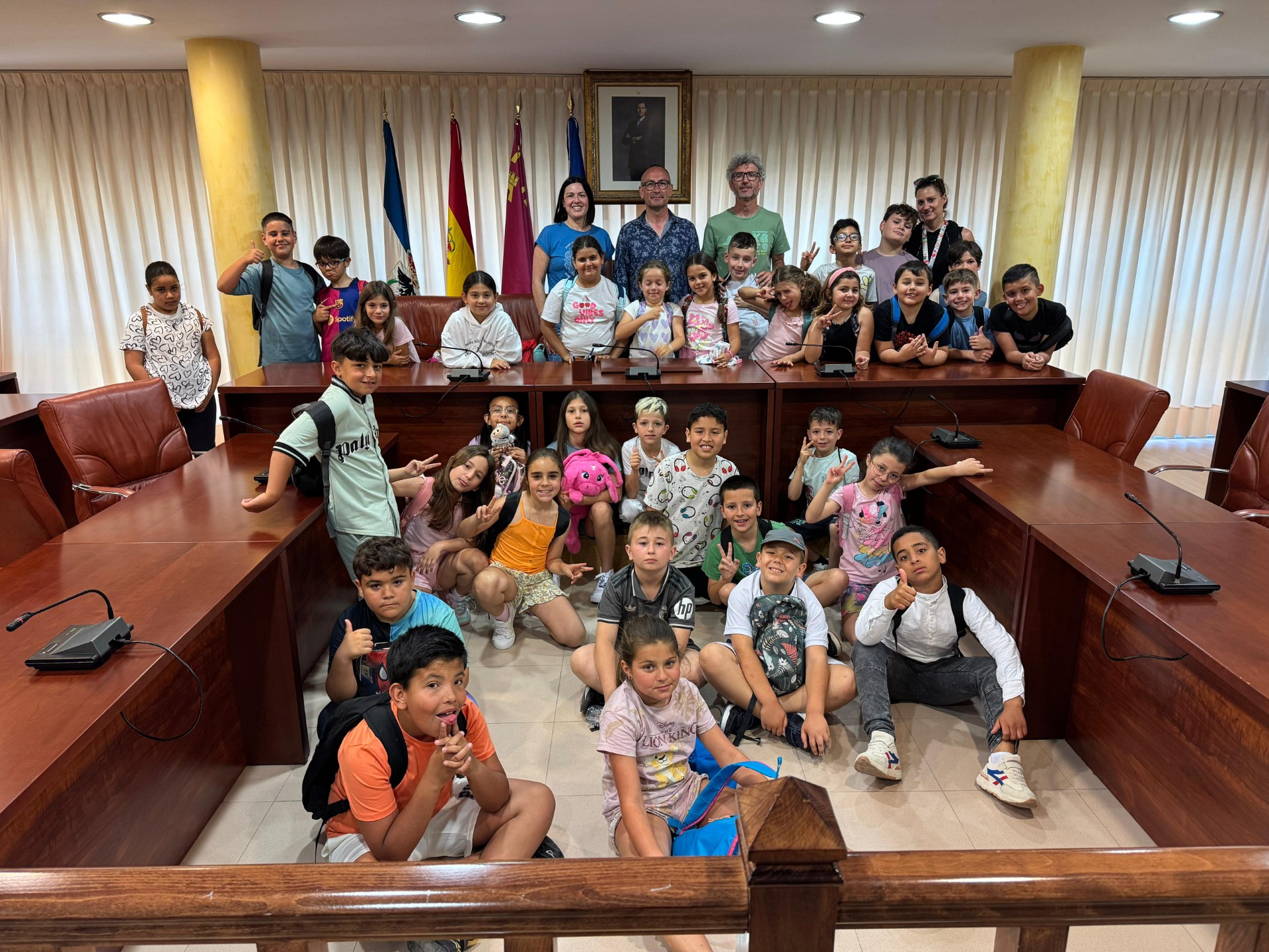 Alumnos y alumnas del CEIP Joaquín Tendero visitan el Ayuntamiento  