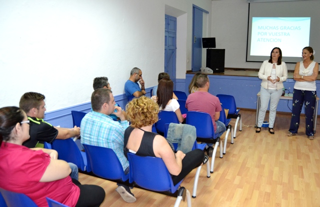 Concluye la “Escuela de Madres y Padres” en la que han participado un centenar de parejas