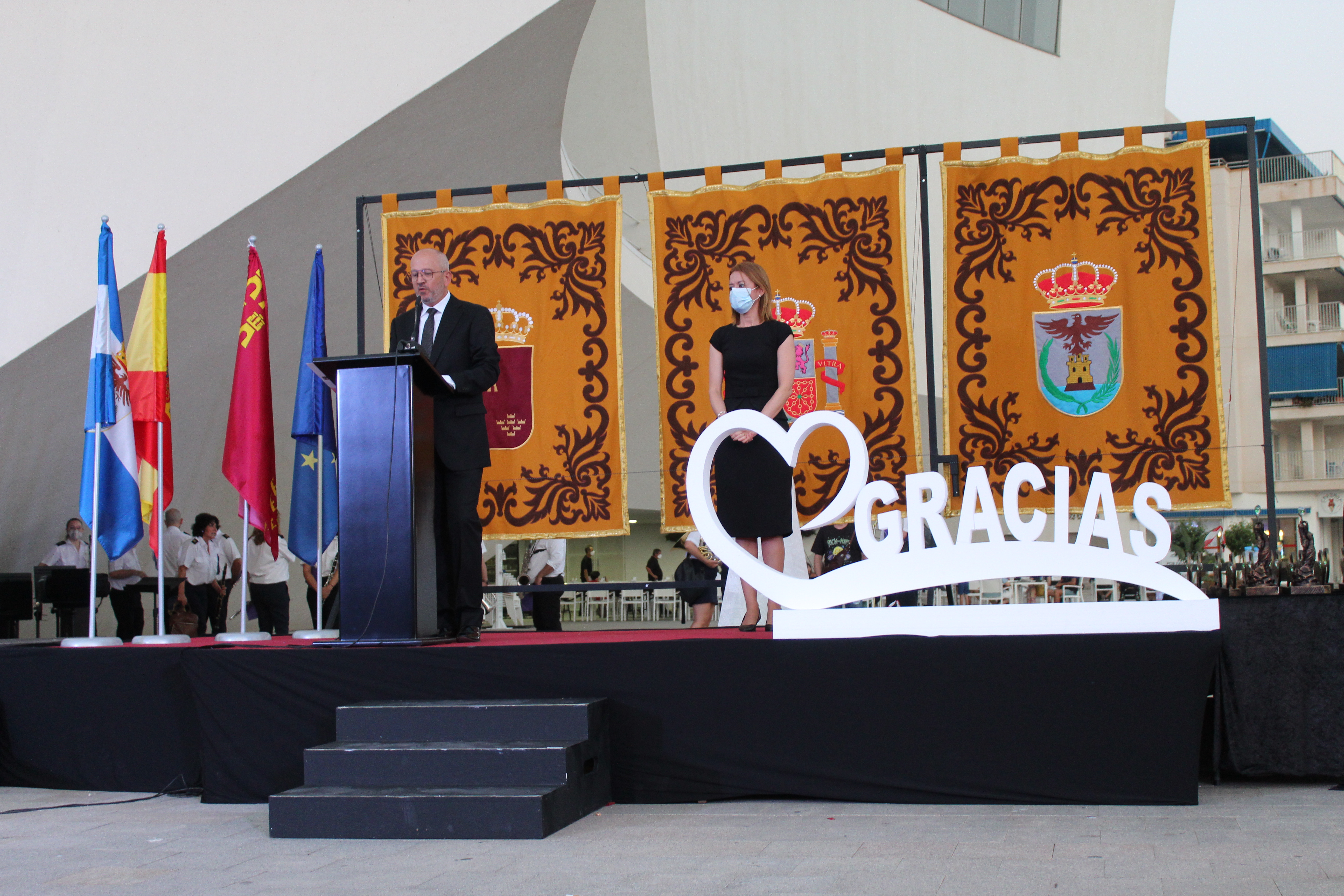 Águilas rinde homenaje a las víctimas del COVID-19