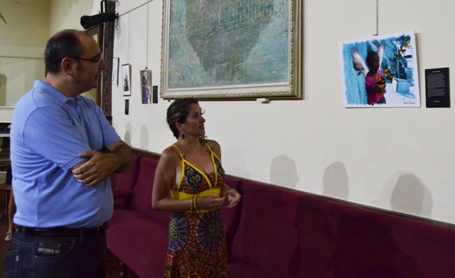 Anaïs Carpena presenta una exposición de fotografías sobre África en el Casino de Águilas 