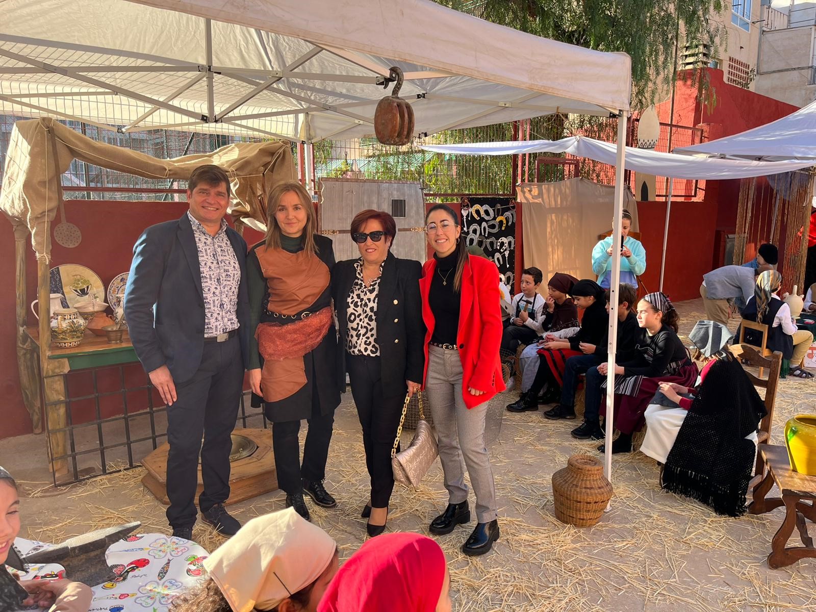 El colegio San Juan de las Águilas celebra la Navidad con la puesta en escena de un Belén Viviente