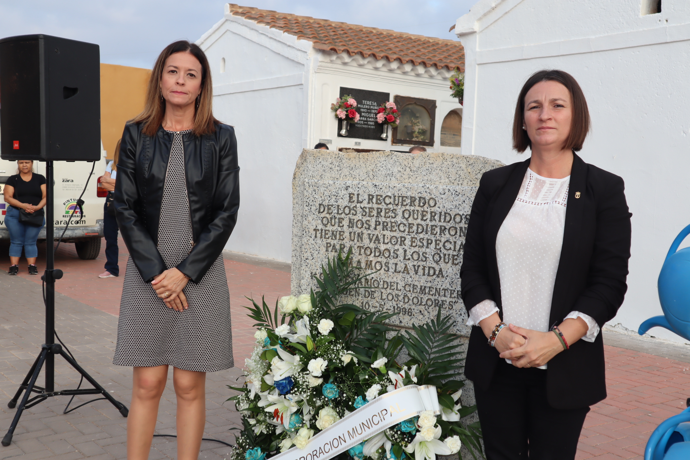 Más de 400 personas asisten a la Misa de los Fieles Difuntos