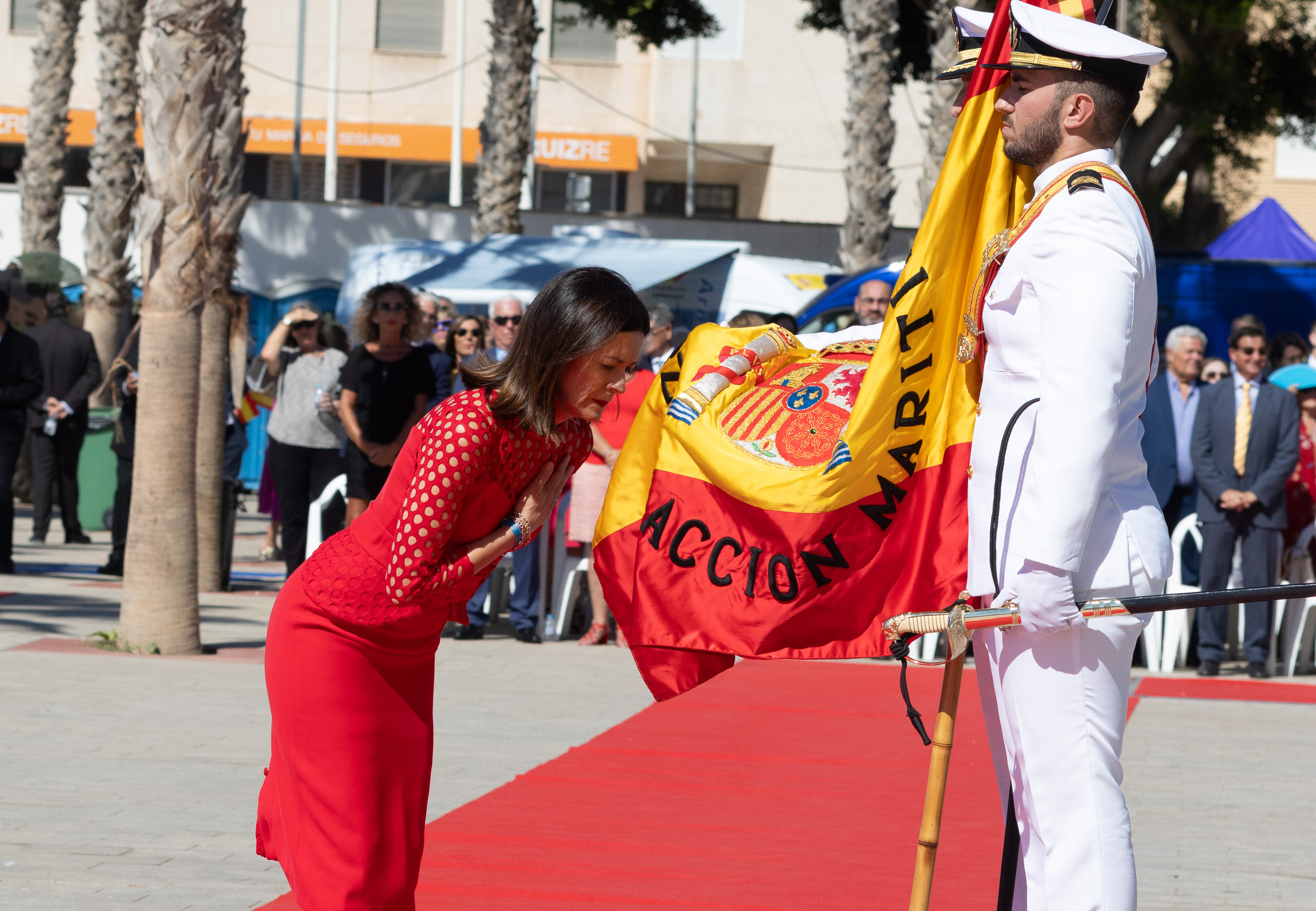 La Explanada del Auditorio acoge una multitudinaria jura de Bandera para personal civil