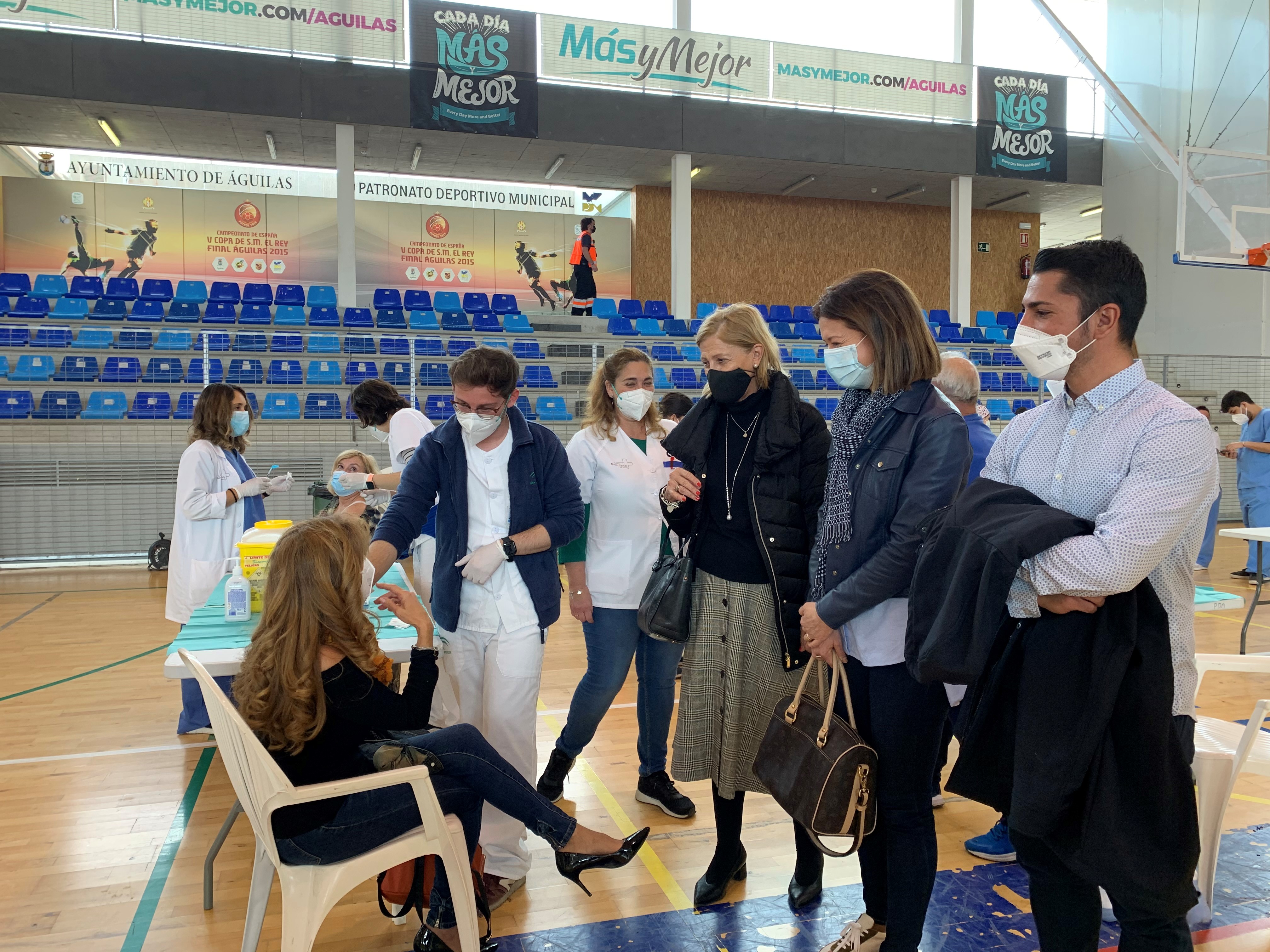 La ciudadanía aguileña responde sobresalientemente a la vacunación masiva en el Pabellón Diego Calvo Valera