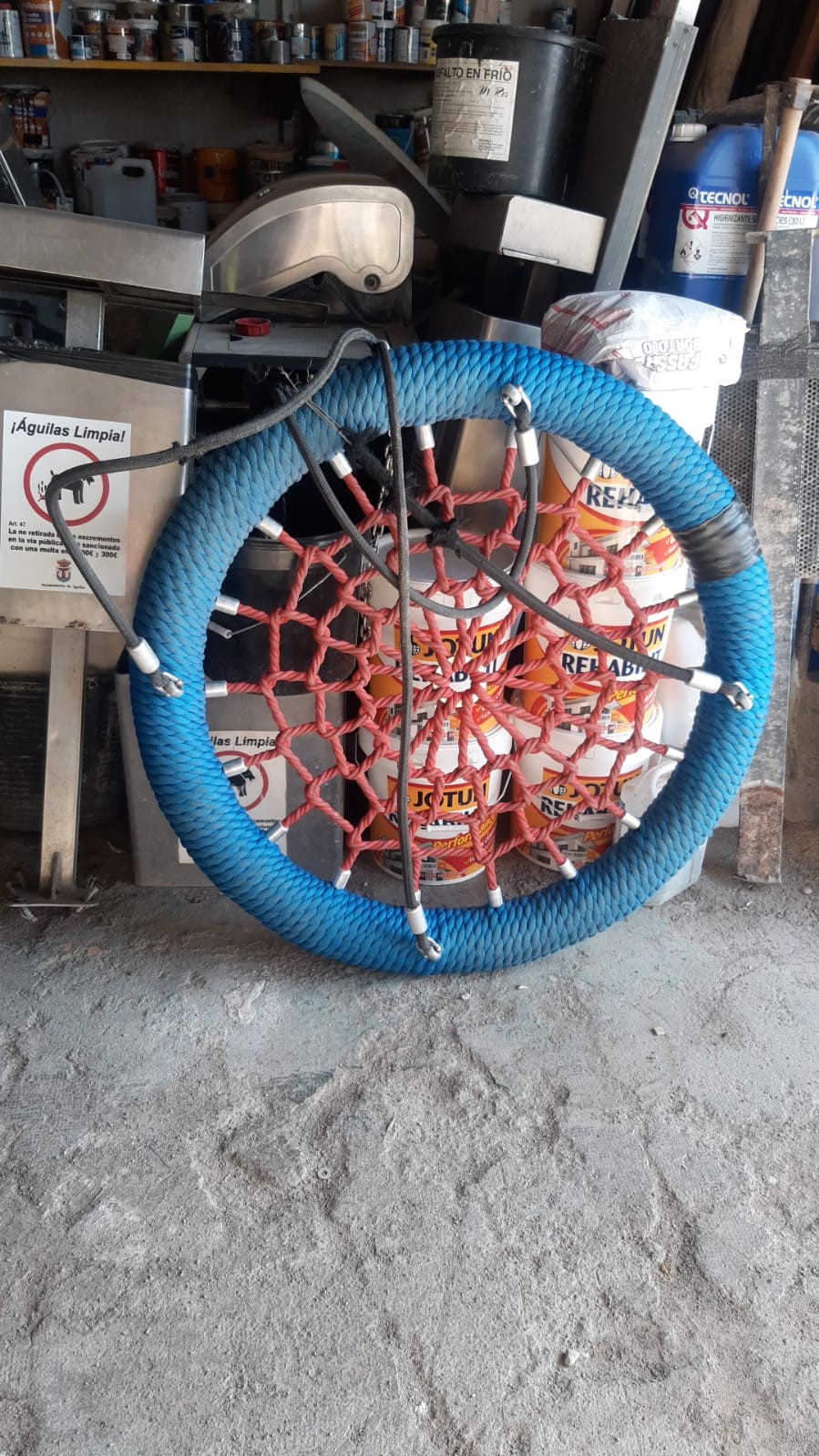 El columpio para niños con discapacidad de la plaza Montcada i Reixac vuelve a ser objeto de actos vandálicos