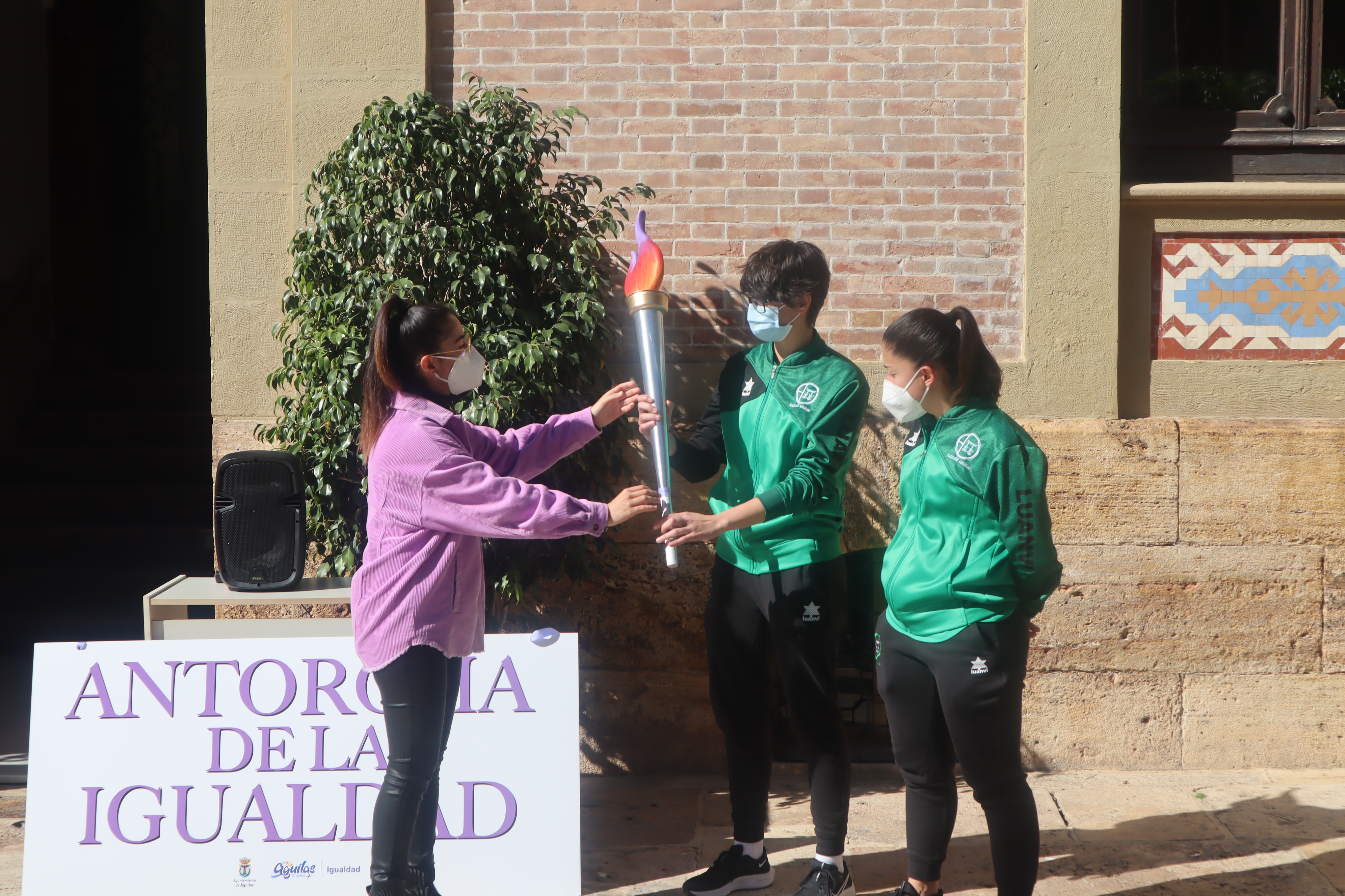 La antorcha de la igualdad inicia su recorrido por los centros educativos de la localidad