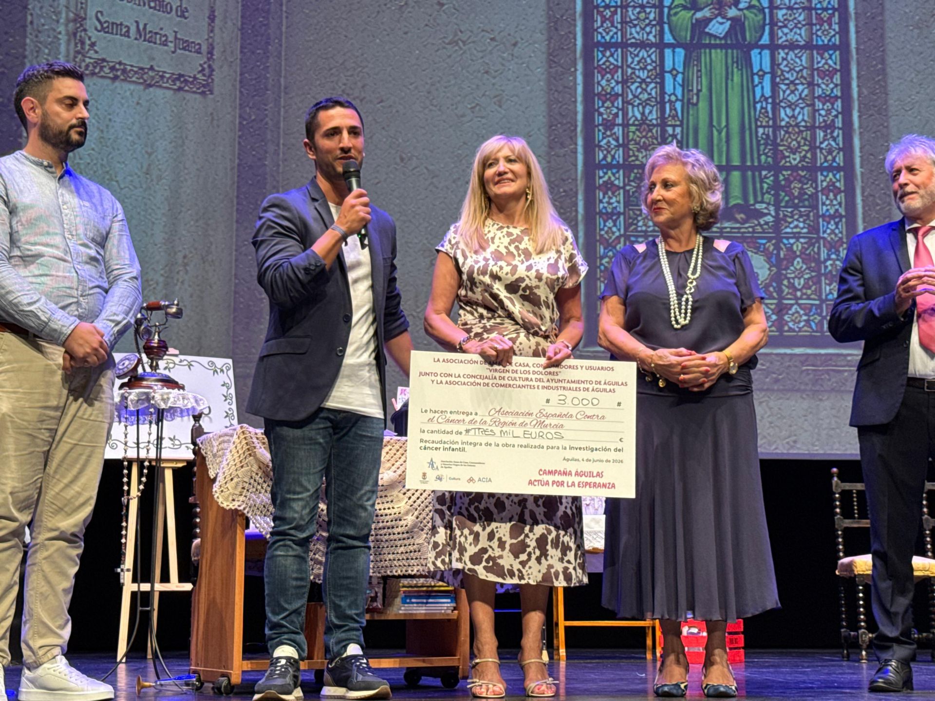 La Asociación de Amas de Casa dona 3.000 euros a la investigación del cáncer infantil