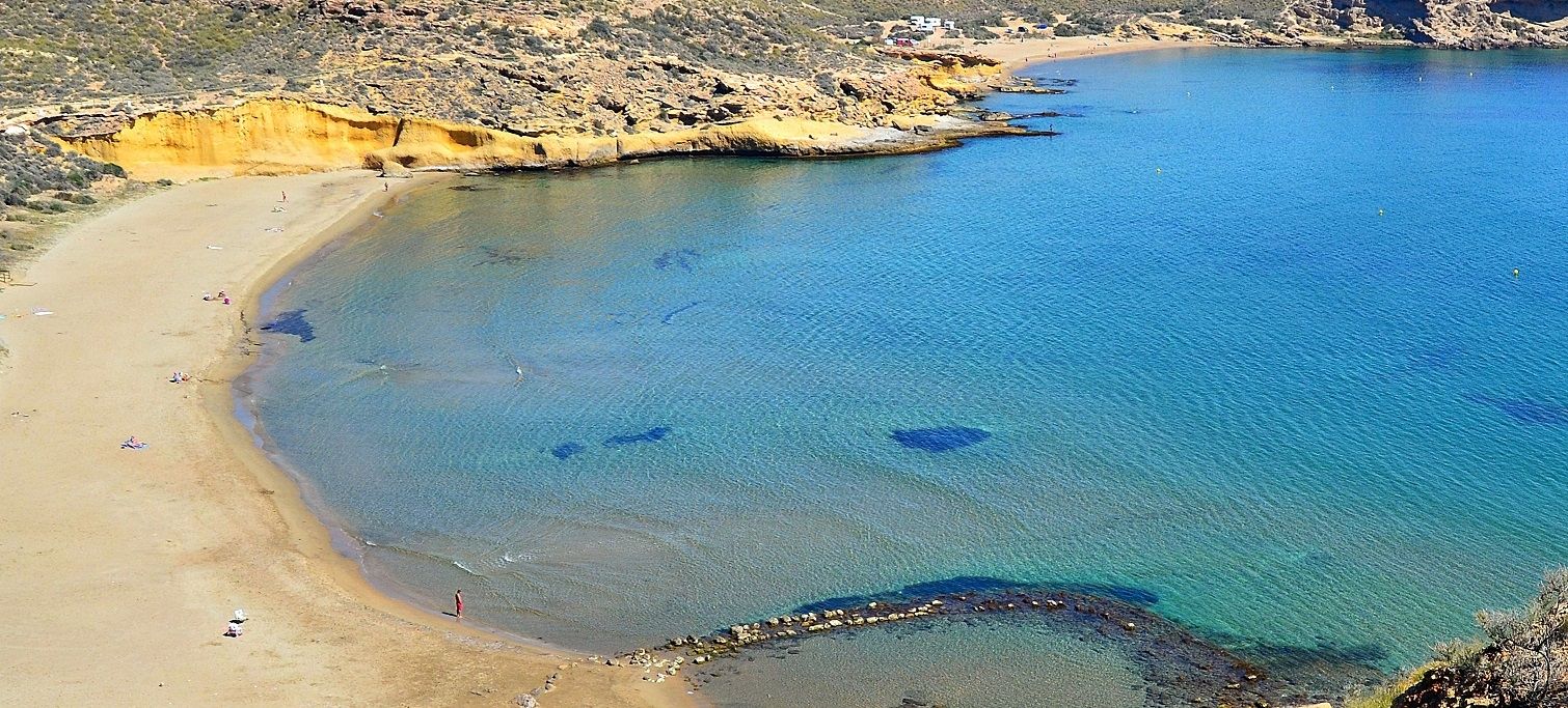 Águilas lidera la Región con 12 Banderas Azules sumando tres nuevas playas distinguidas este verano