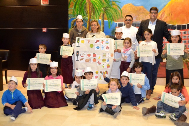 Una veintena de niños asisten a un taller de cocina de la Asociación de Diabéticos de Águilas