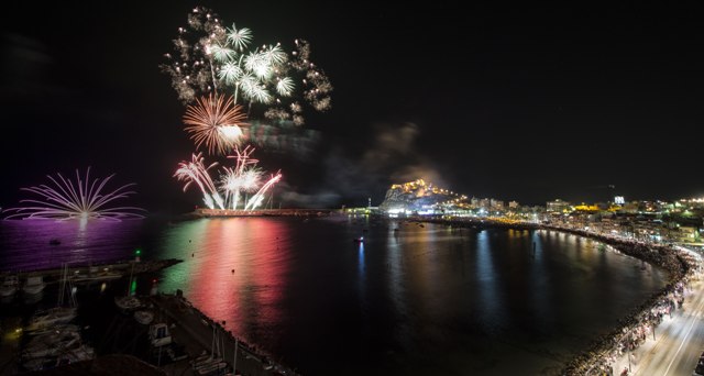Alfonso Jesús López gana el IV Concurso Fotográfico ‘Fuegos Artificiales de Águilas’ 