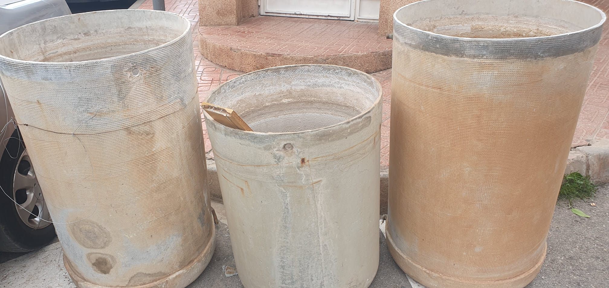 La concejalía de Limpieza denuncia el abandono de depósitos de amianto en la calle