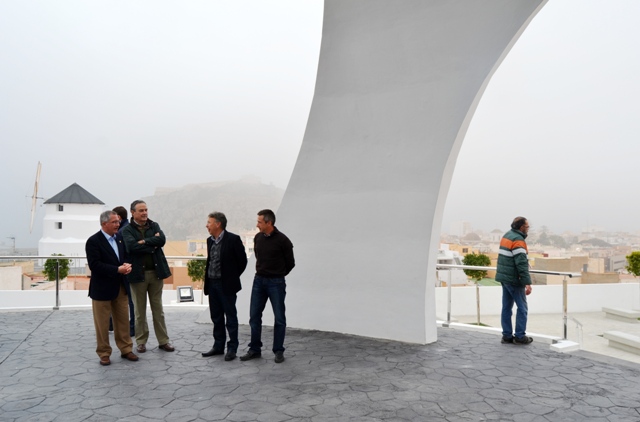 La cúpula del Mirador de La Calica preside la nueva Plaza del Cabezo de la Calle Robles  
