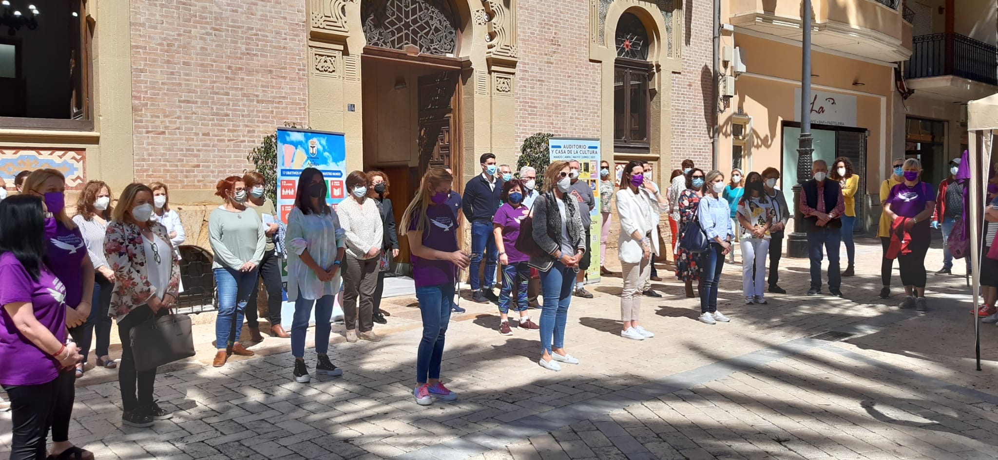 Minuto de silencio en recuerdo de las víctimas COVID con motivo del Día Internacional de la Enfermería