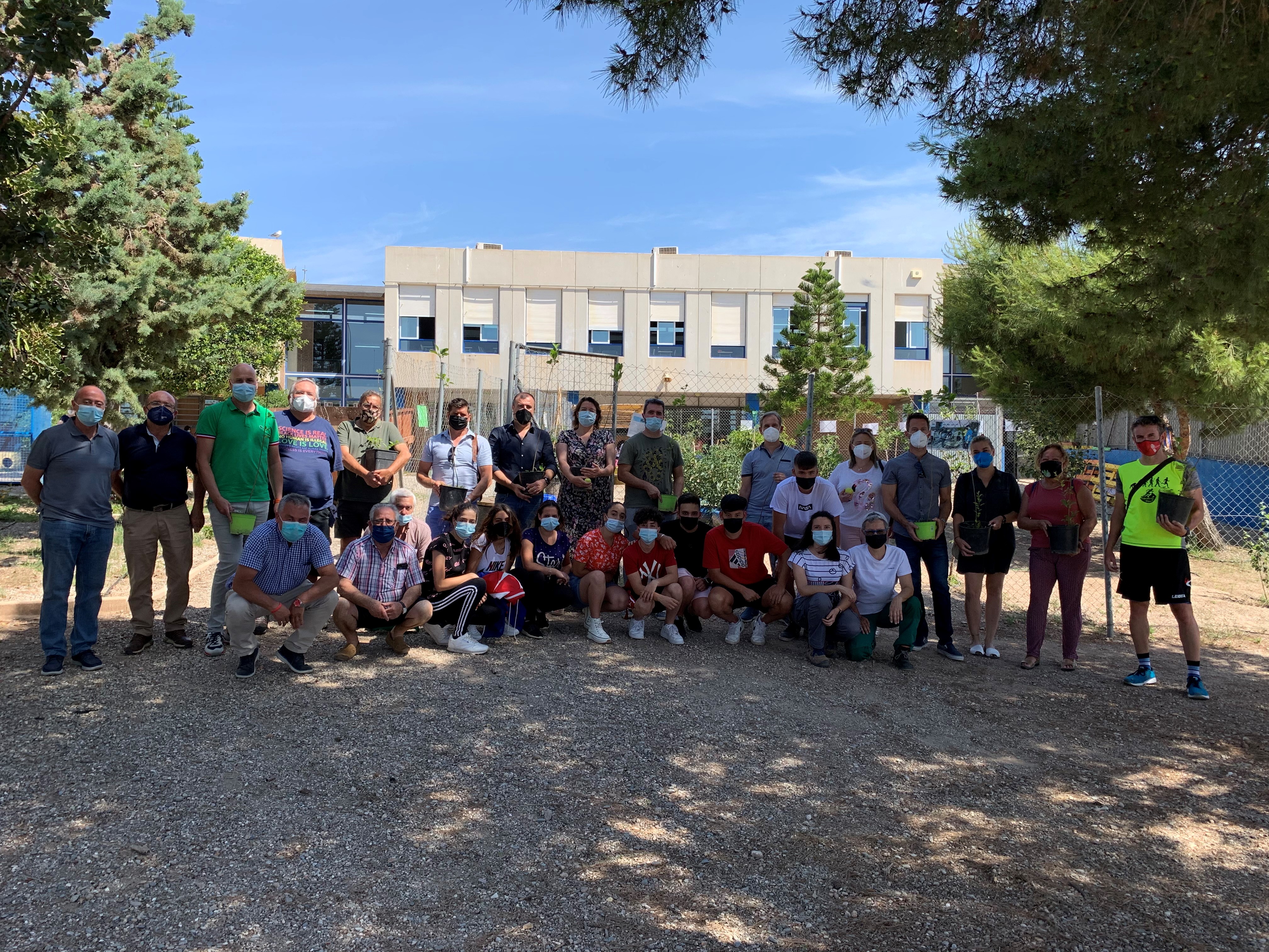 La concejalía de Educación Medioambiental dona ejemplares del Manzano de la Cuesta de Gos a los Centros Educativos aguileños con Huerto Escolar conveniado