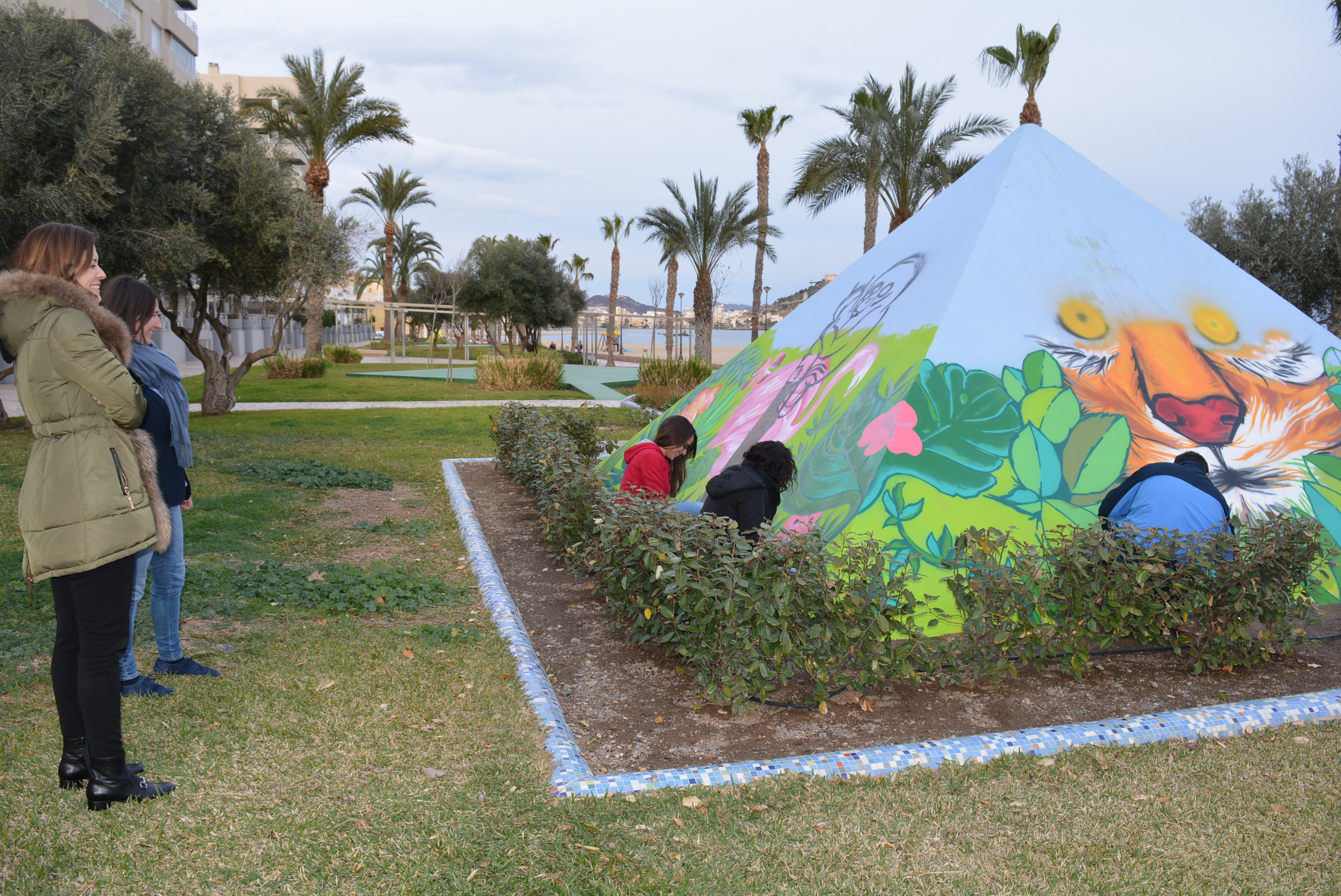 La zona verde del Paseo de Poniente se convierte en una exposición artística al aire libre