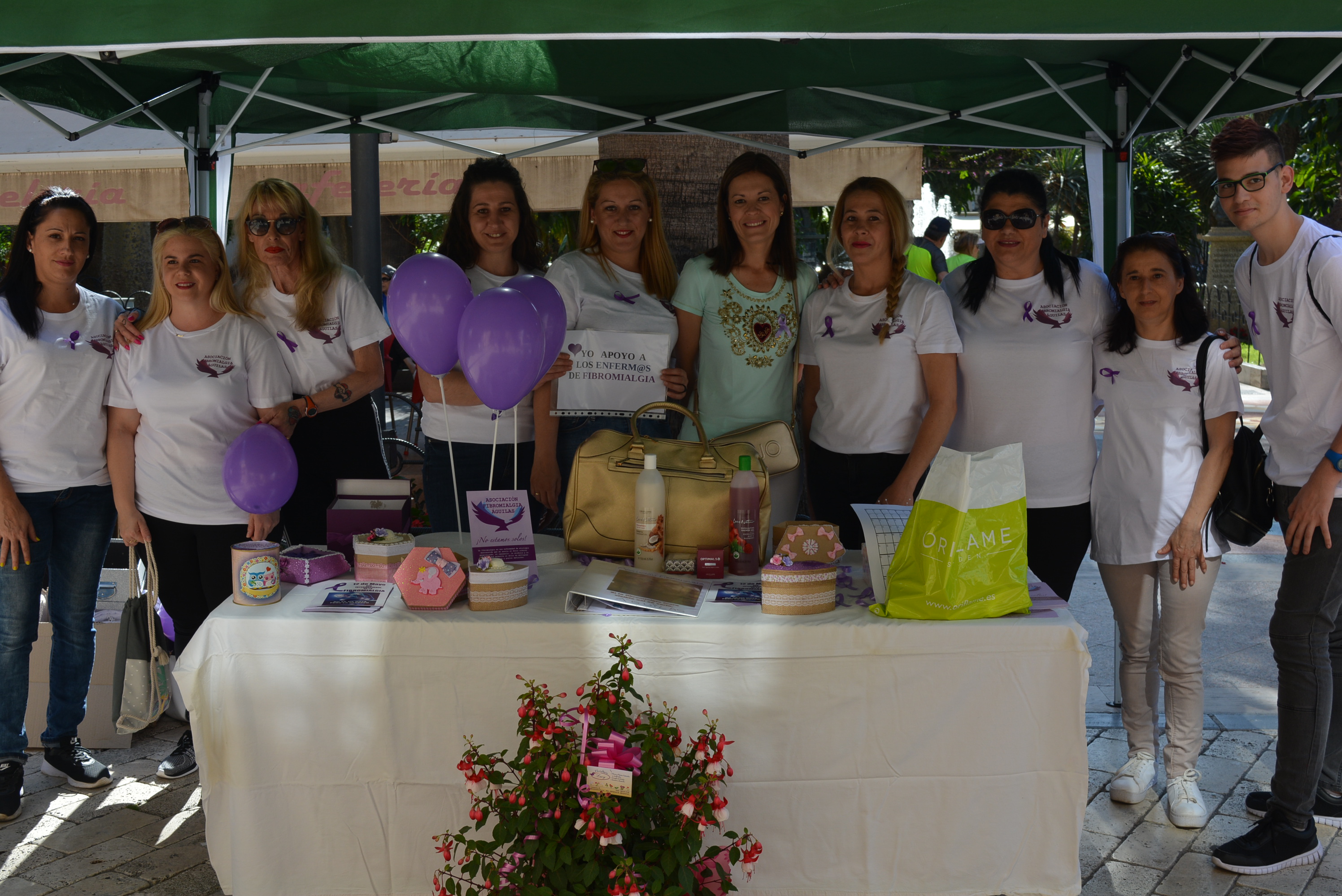 La asociación Fibromialgia Águilas conmemora el día mundial de esta enfermedad con la instalación de un stand informativo