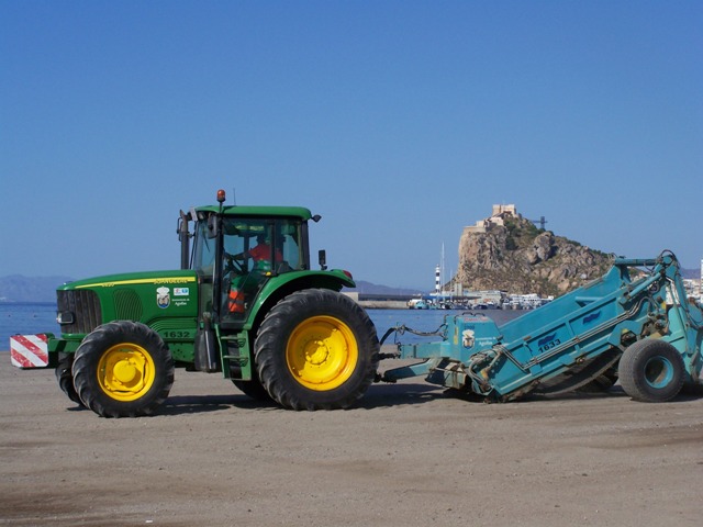 La concejalía de Limpieza activa un dispositivo especial para los “Días de Monas” en Águilas 