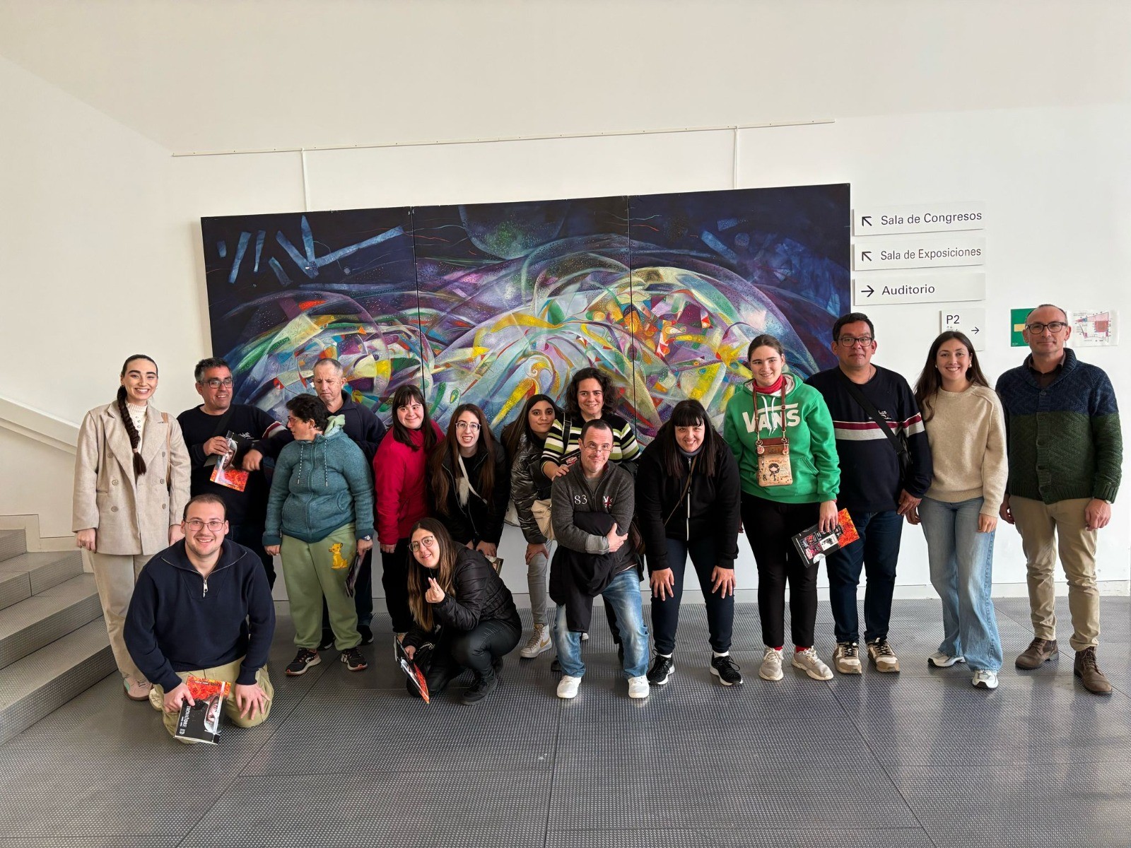 Usuarios de Afemac y Fundown participan en un encuentro previo al estreno de la ópera Il Trovatore 